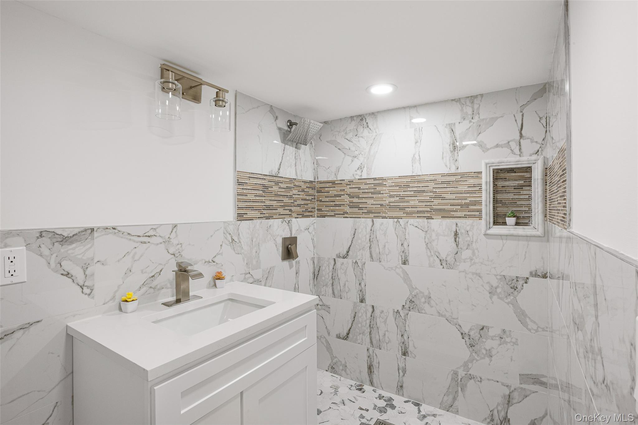 Amityville, New York, 11701, United States, 4 Bedrooms Bedrooms, ,2 BathroomsBathrooms,Residential,For Sale,2001816