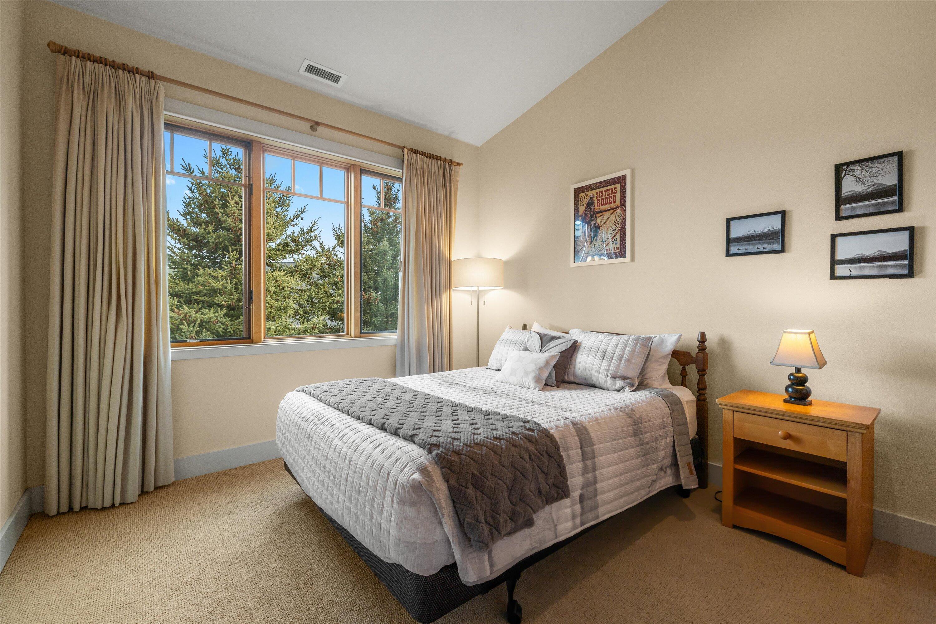 Sisters, Oregon, 97759, United States, 2 Bedrooms Bedrooms, ,2 BathroomsBathrooms,Residential,For Sale,1850003
