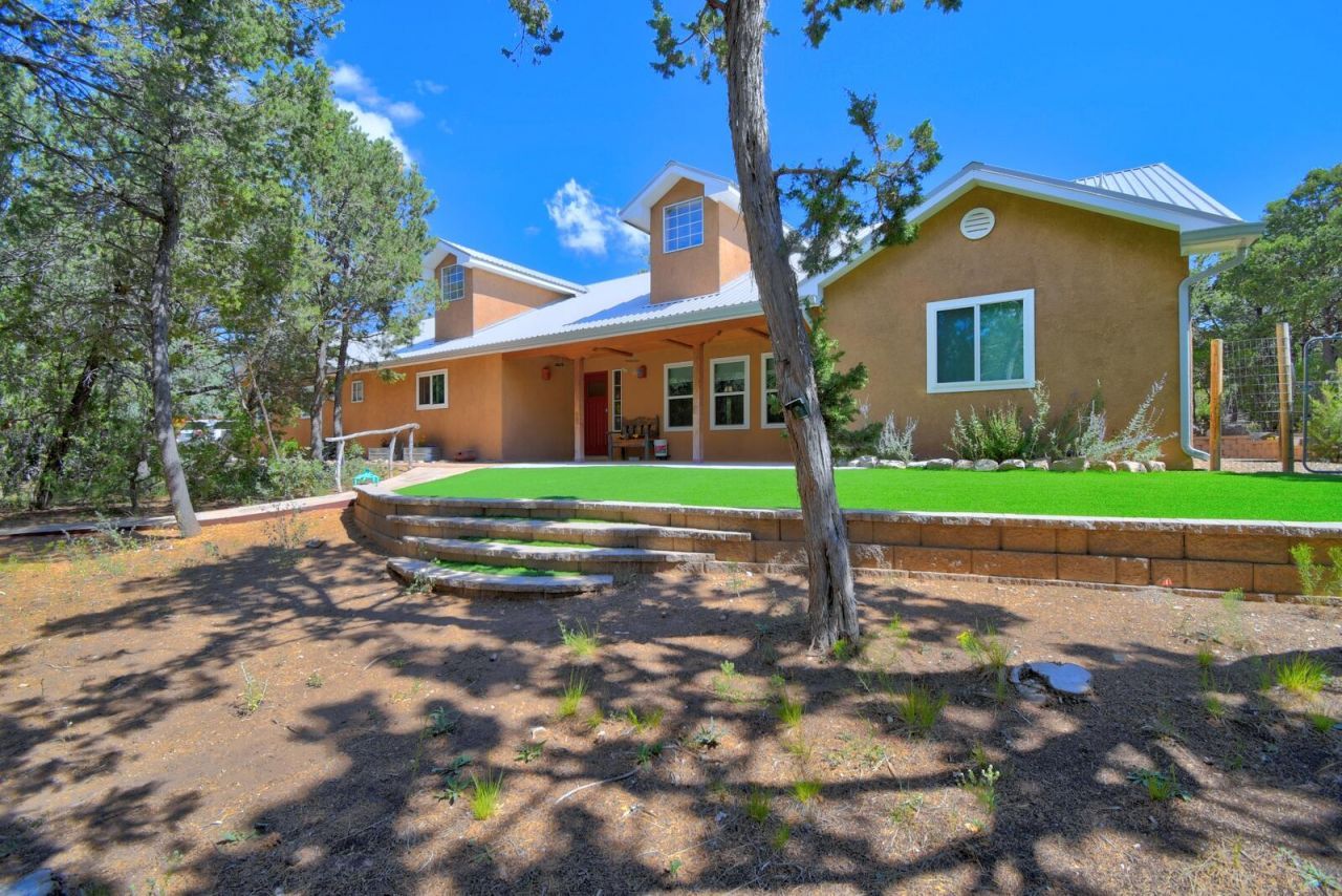 Tijeras, New Mexico, 87059, United States, 3 Bedrooms Bedrooms, ,2 BathroomsBathrooms,Residential,For Sale,1924821