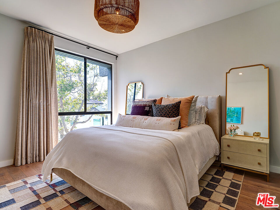 Los Angeles, California, 90025, United States, 3 Bedrooms Bedrooms, ,3 BathroomsBathrooms,Residential,For Sale,1947986