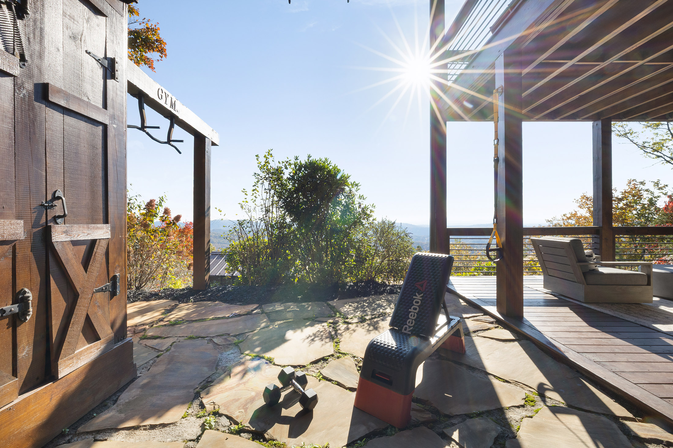  Mineral Bluff Retreat Offers Resort-caliber Outdoor Living and Sweeping Views - 物件實景