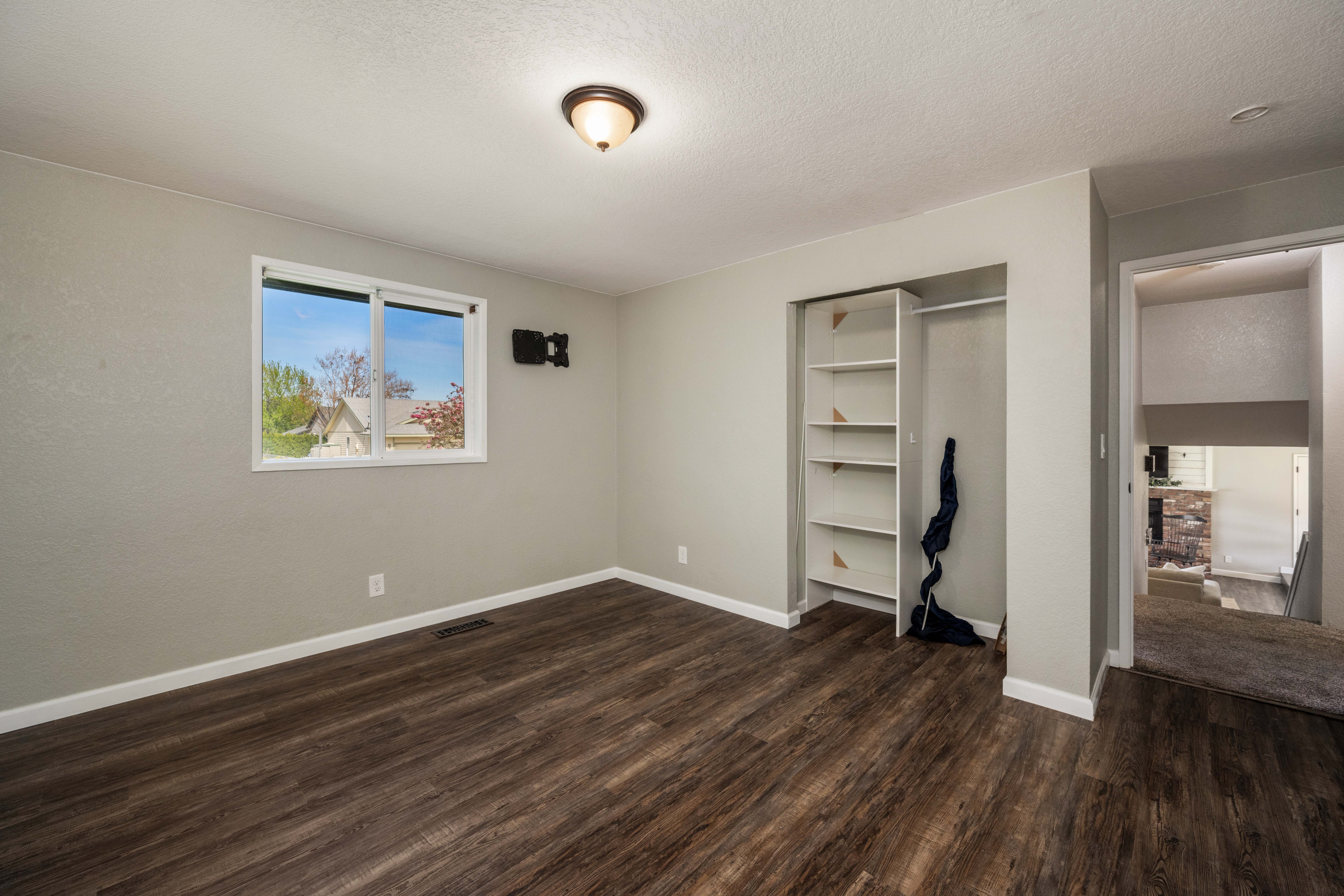  Beautifully Maintained Tri-Level Home - 物件實景