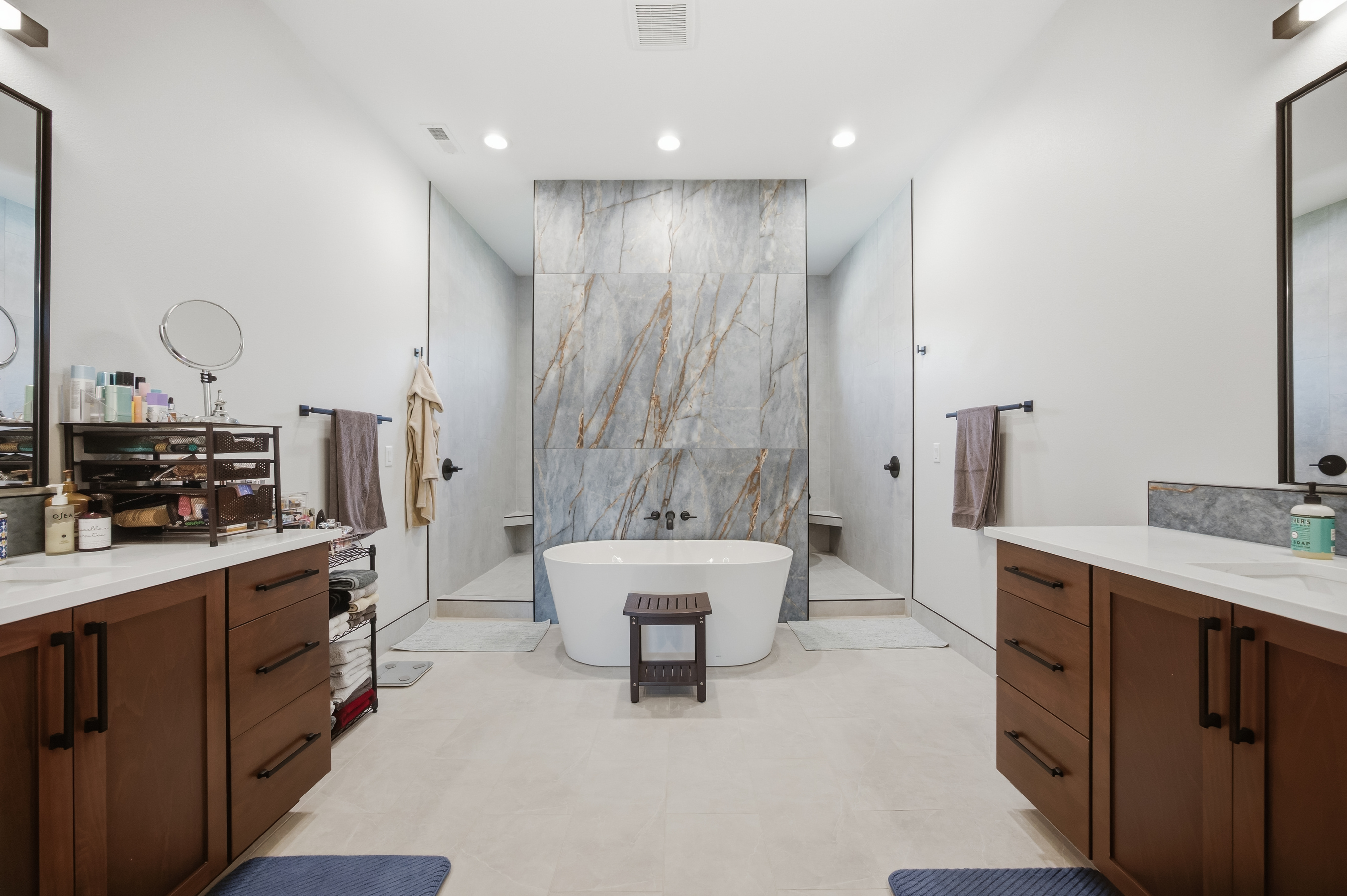  Discover This Stunning Resale Prodigy Homes Aria Basement Model - 物件實景