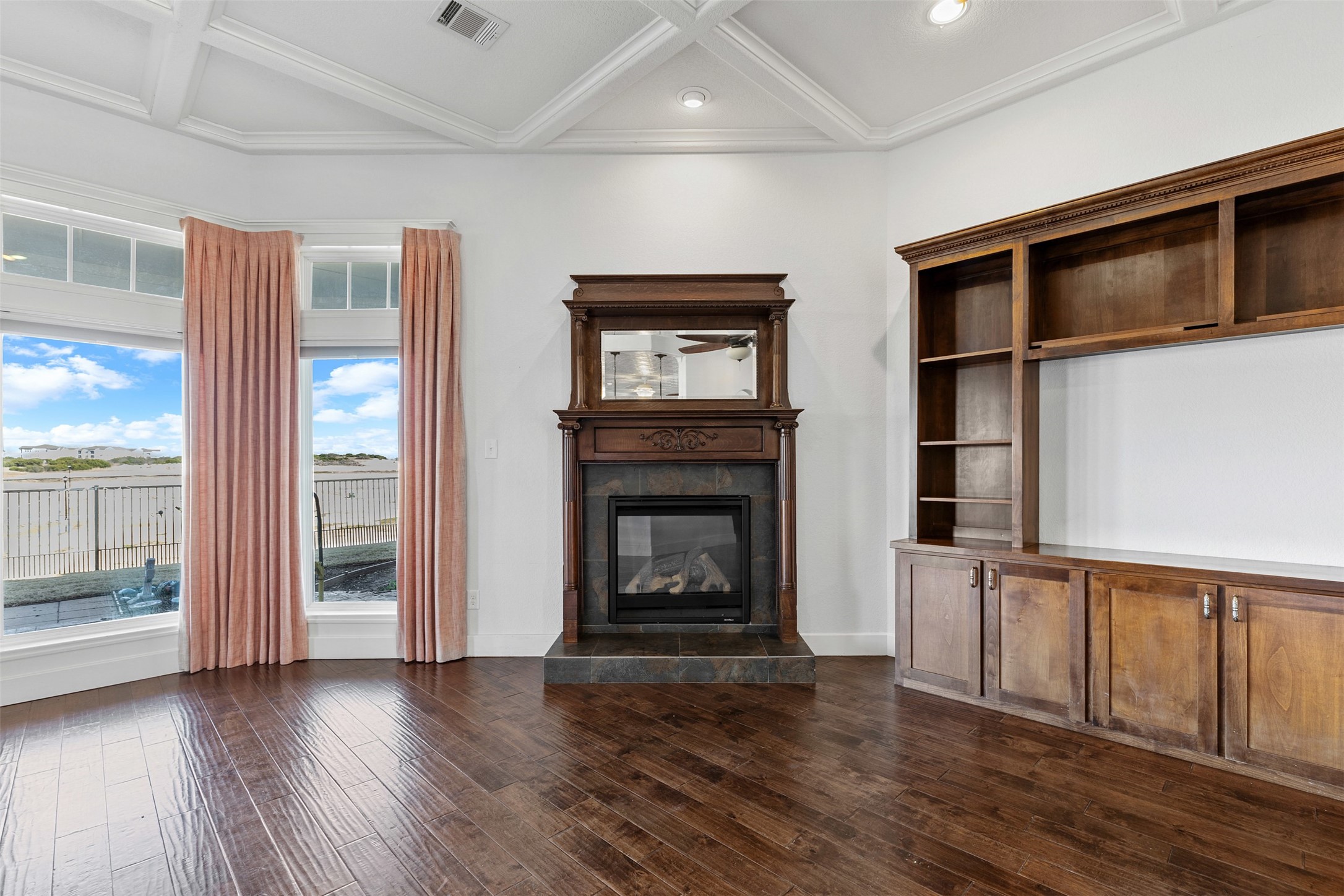 Cleburne, Texas, 76033, United States, 4 Bedrooms Bedrooms, ,3 BathroomsBathrooms,Residential,For Sale,1940352