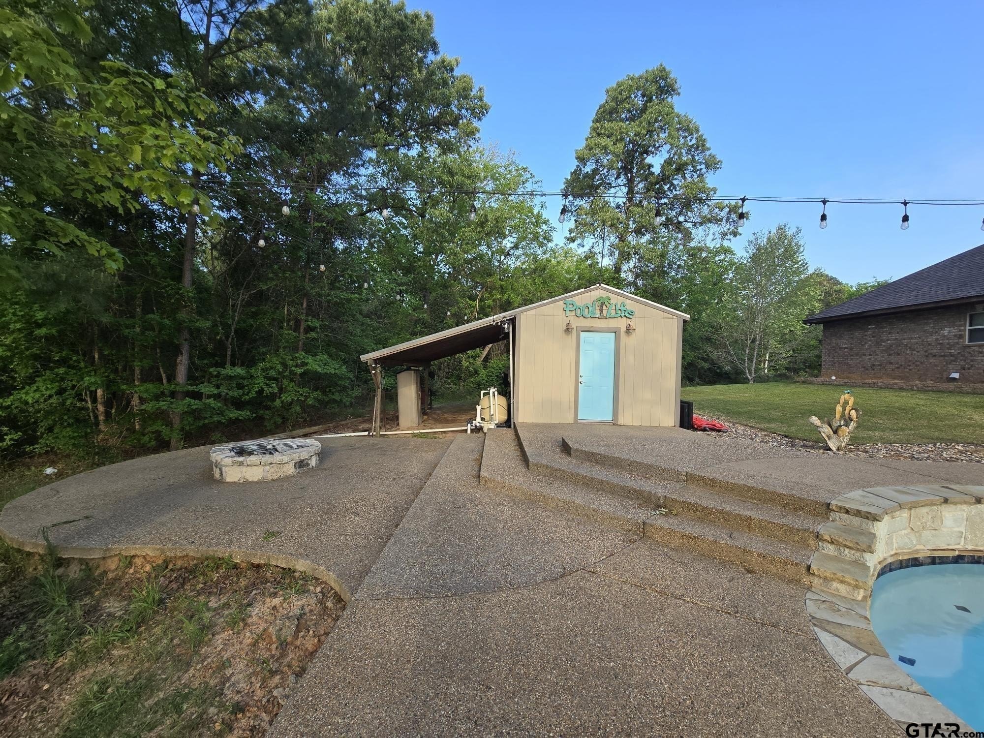 Hughes Springs, Texas, 75656, United States, 4 Bedrooms Bedrooms, ,3 BathroomsBathrooms,Residential,For Sale,1974783