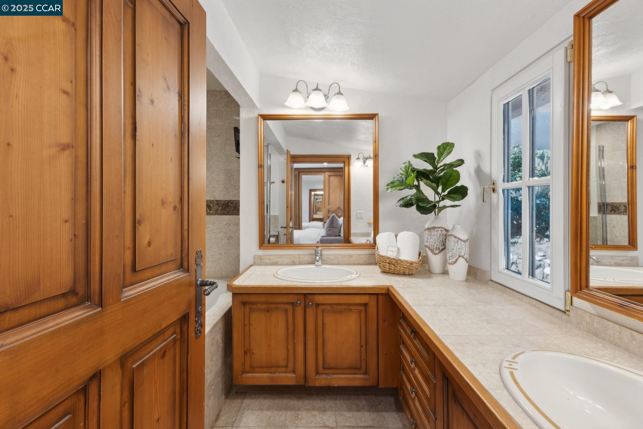 Orinda, California, 94563, United States, 4 Bedrooms Bedrooms, ,3 BathroomsBathrooms,Residential,For Sale,1804966