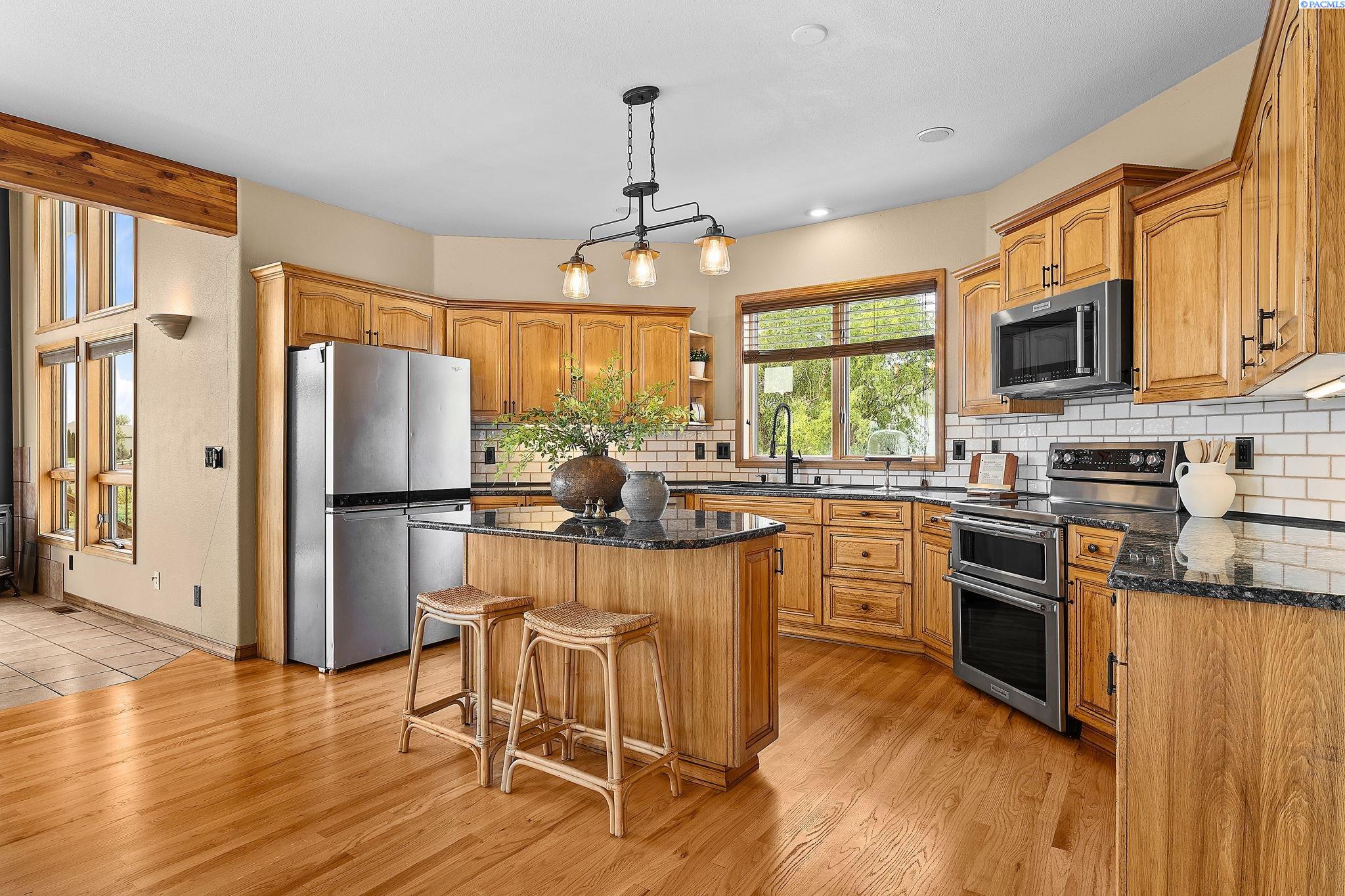 West Richland, Washington, 99353, United States, 5 Bedrooms Bedrooms, ,3 BathroomsBathrooms,Residential,For Sale,1906859