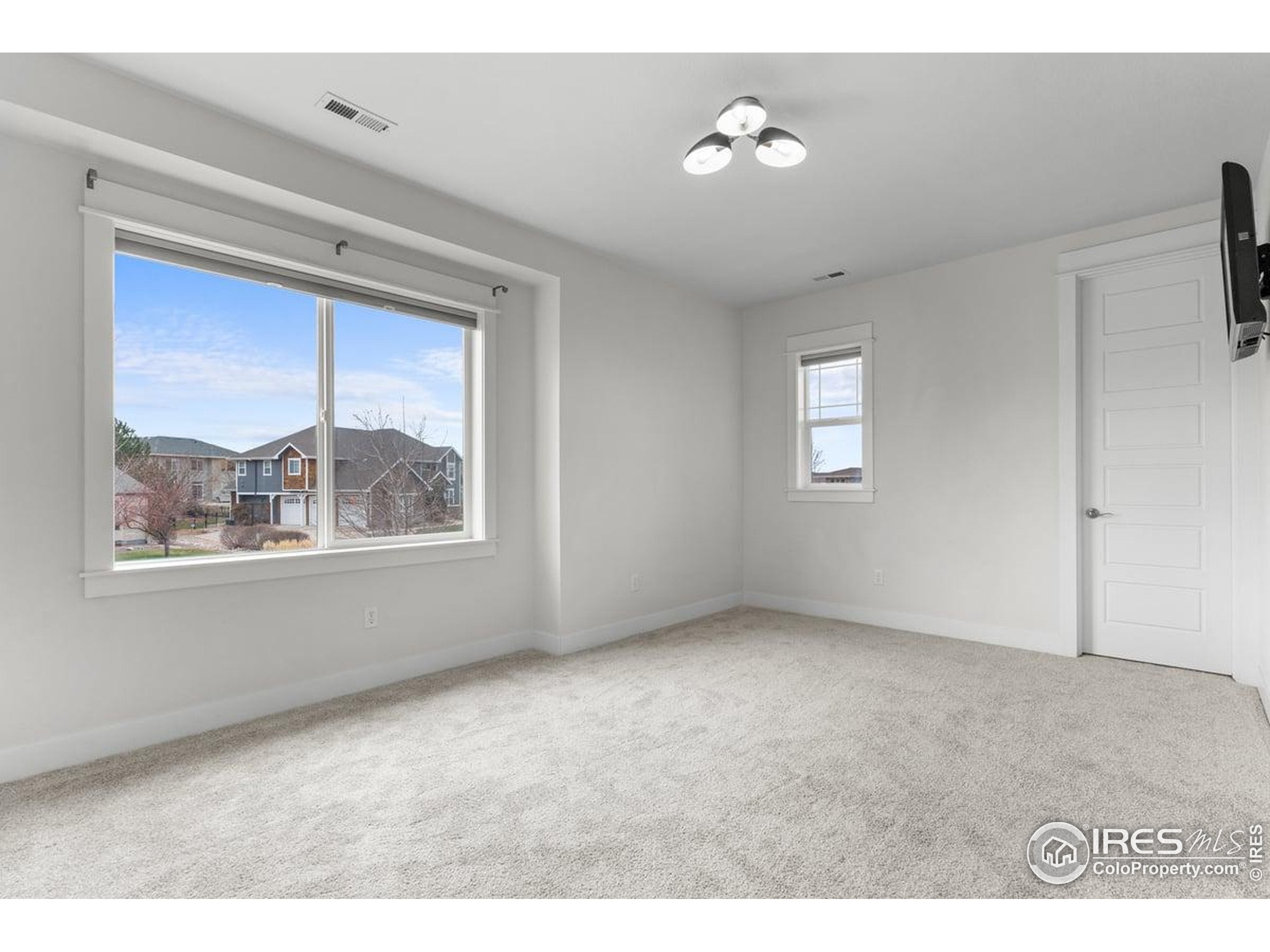 Windsor, Colorado, 80550, United States, 6 Bedrooms Bedrooms, ,4 BathroomsBathrooms,Residential,For Sale,1996243