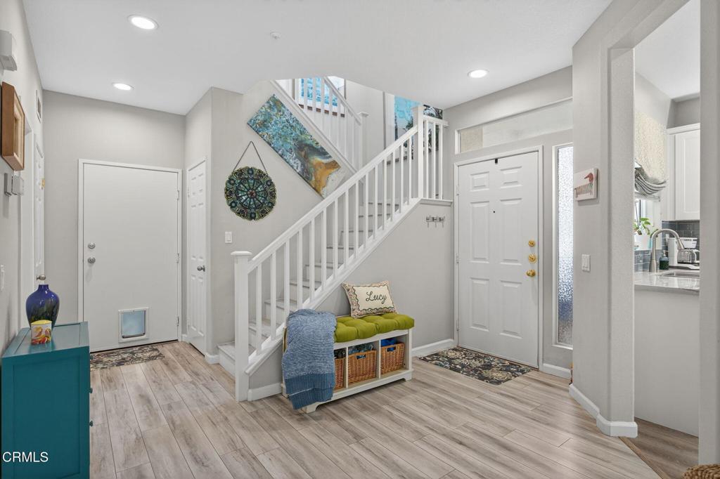 Moorpark, California, 93021, United States, 2 Bedrooms Bedrooms, ,3 BathroomsBathrooms,Residential,For Sale,1989466