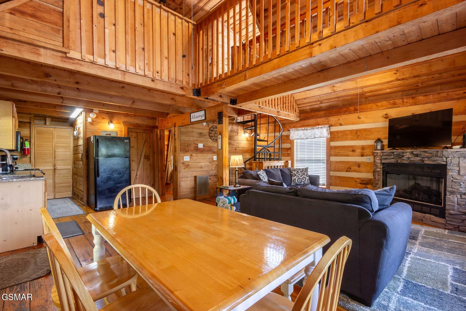 Sevierville, Tennessee, 37876, United States, 2 Bedrooms Bedrooms, ,3 BathroomsBathrooms,Residential,For Sale,1977438