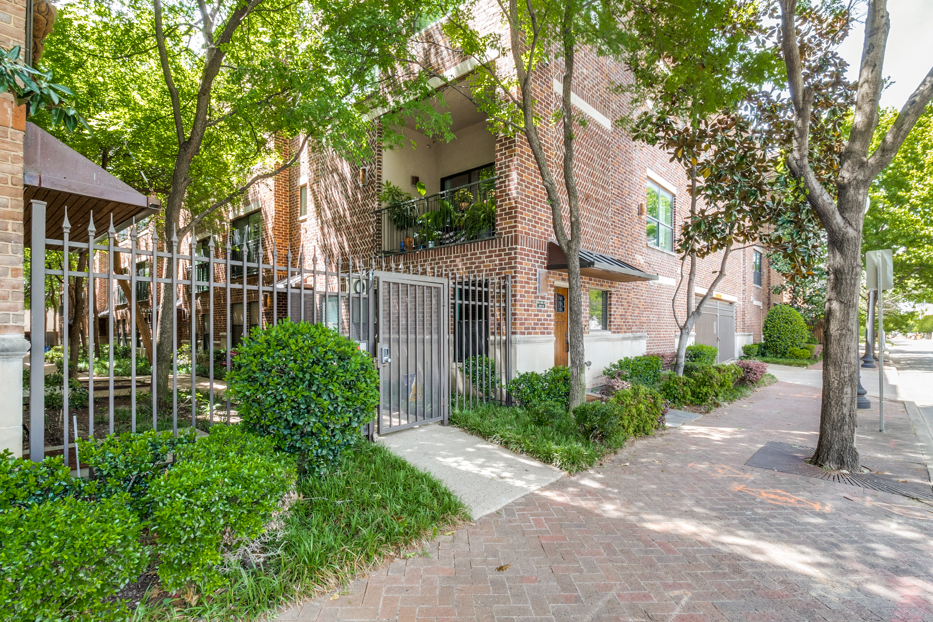  2411 N. Hall Street #31 - 物件實景