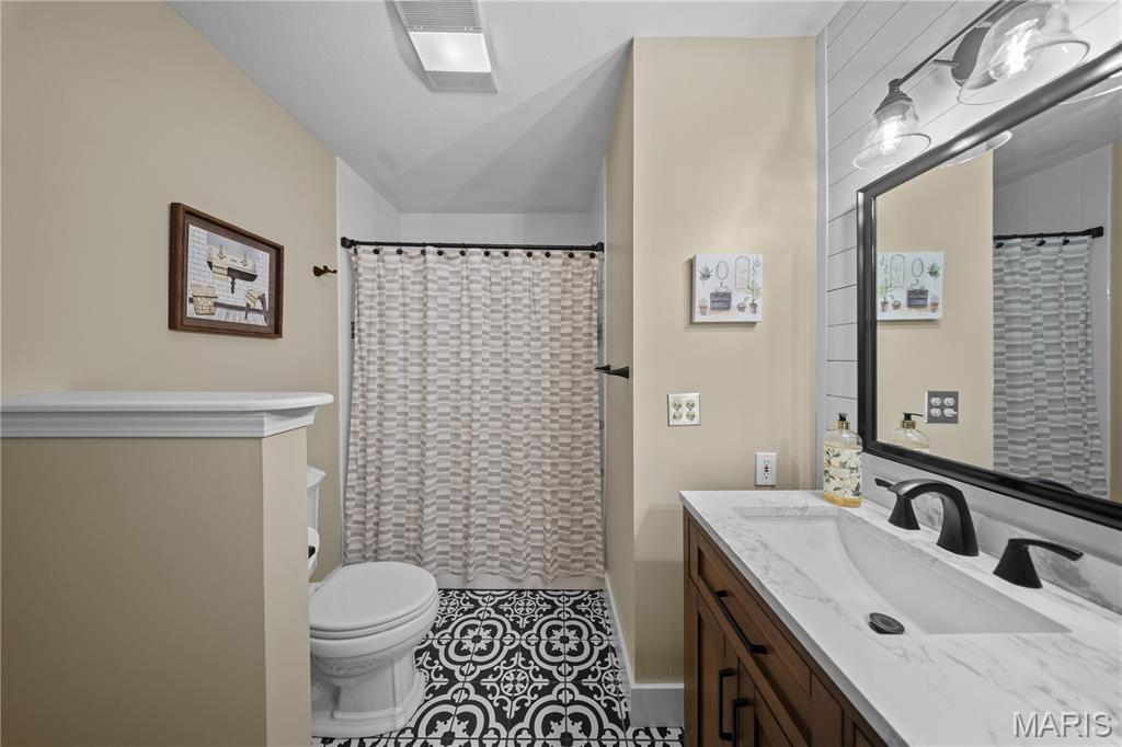 Sikeston, Missouri, 63801, United States, 3 Bedrooms Bedrooms, ,4 BathroomsBathrooms,Residential,For Sale,1927831