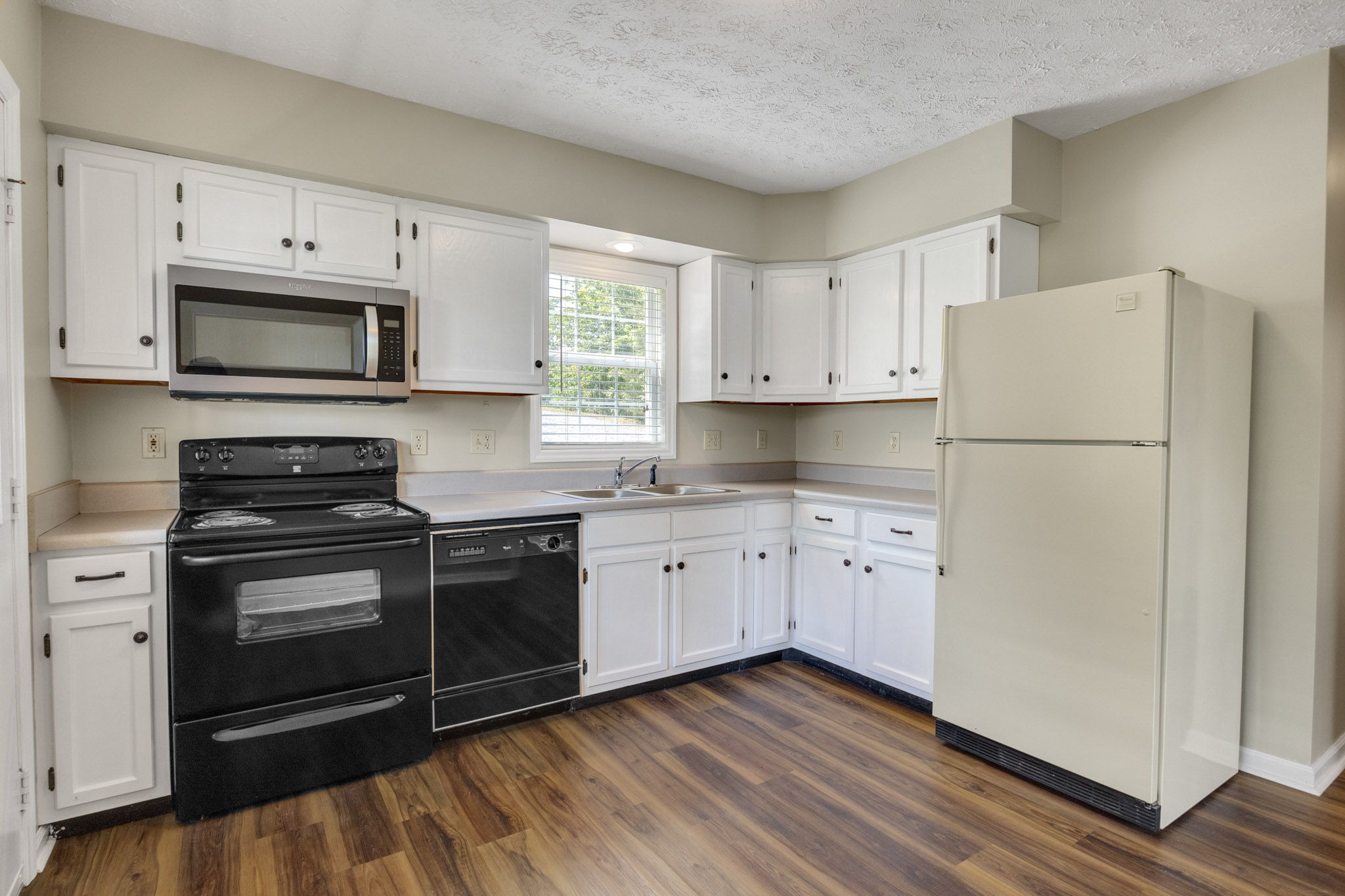 Sevierville, Tennessee, 37876, United States, 3 Bedrooms Bedrooms, ,2 BathroomsBathrooms,Residential,For Sale,1937497