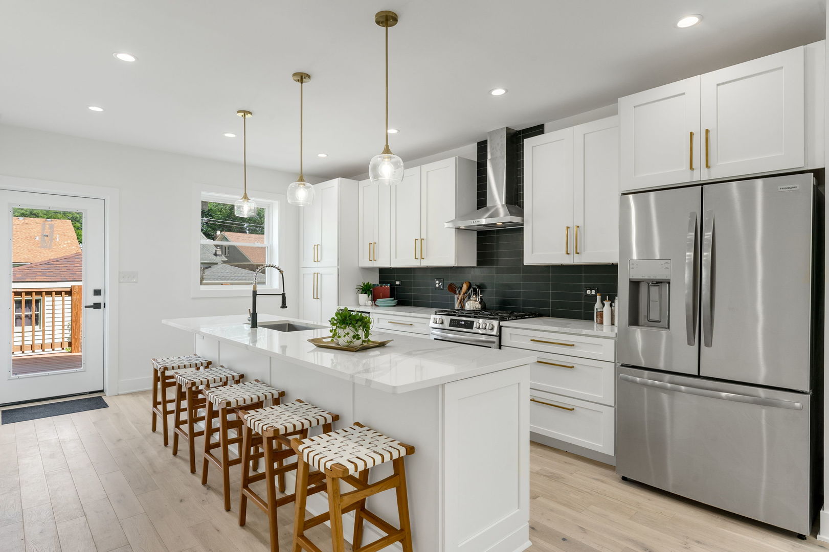 Chicago, Illinois, 60630, United States, 5 Bedrooms Bedrooms, ,3 BathroomsBathrooms,Residential,For Sale,1941077