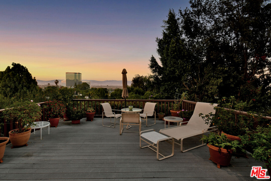 Sherman Oaks, California, 91403, United States, 3 Bedrooms Bedrooms, ,3 BathroomsBathrooms,Residential,For Sale,1989375