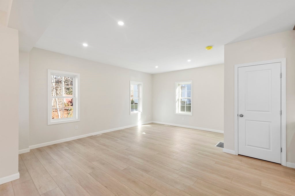 Plymouth, Massachusetts, 02360, United States, 3 Bedrooms Bedrooms, ,2 BathroomsBathrooms,Residential,For Sale,2049436