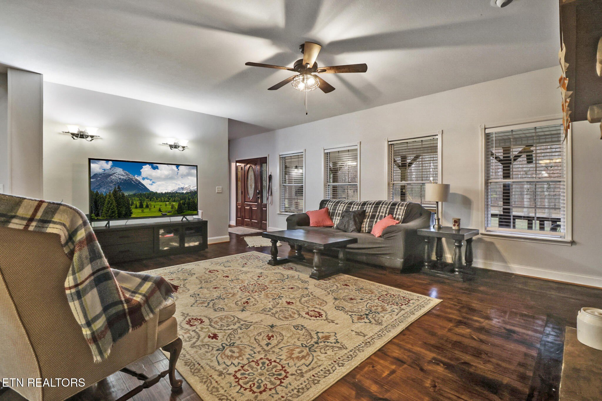 Crossville, Tennessee, 38572, United States, 2 Bedrooms Bedrooms, ,3 BathroomsBathrooms,Residential,For Sale,1998694