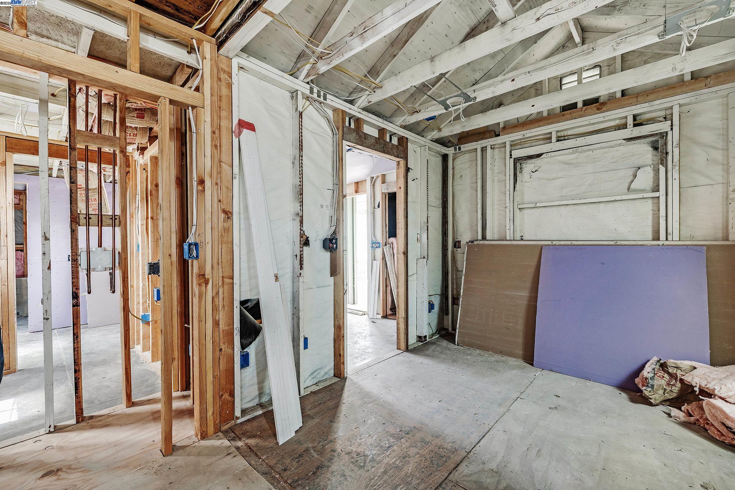 Oakland, California, 94605, United States, 4 Bedrooms Bedrooms, ,1 BathroomBathrooms,Residential,For Sale,1941828