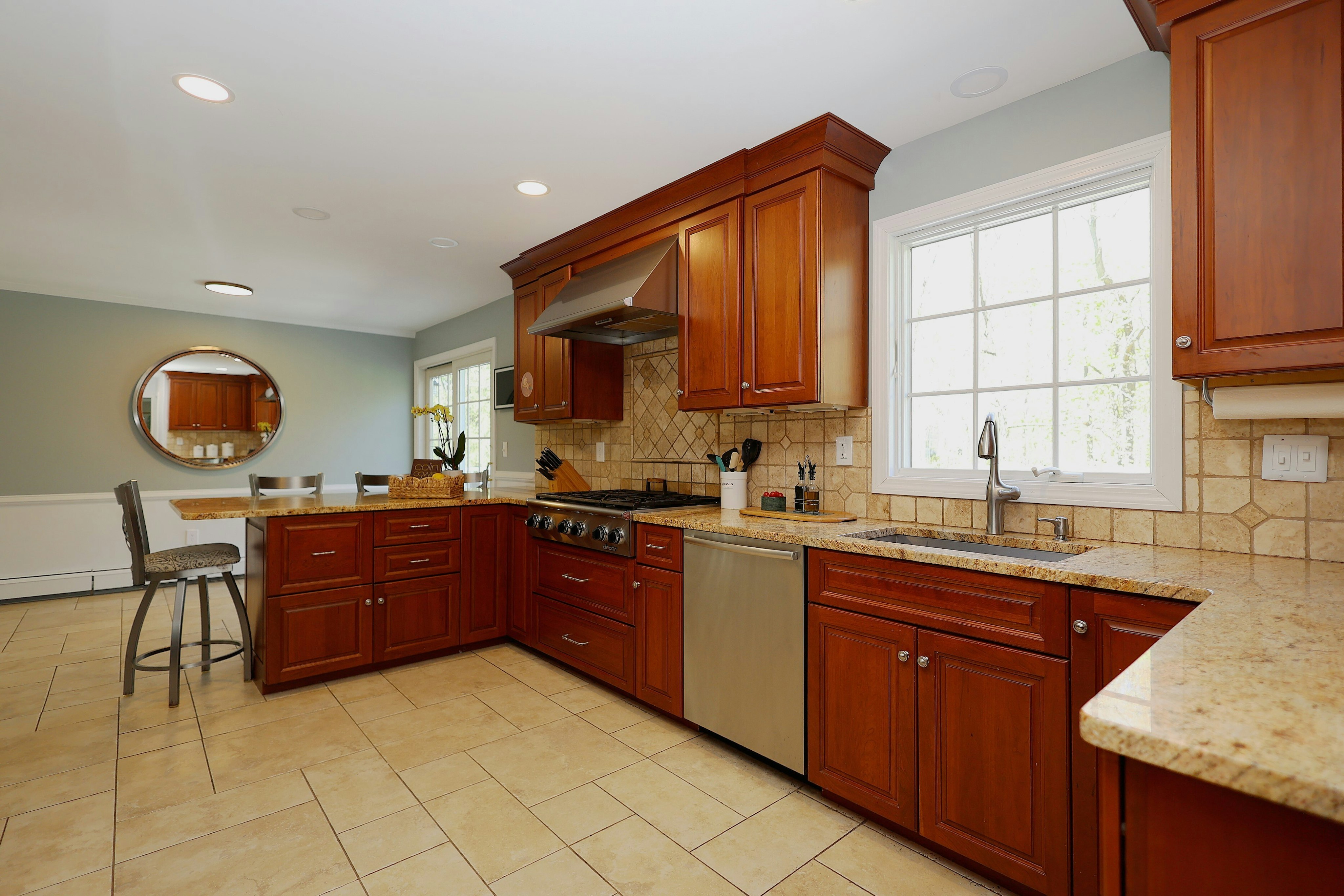  Exceptional Colonial In Westmoreland Neighborhood - 物件實景