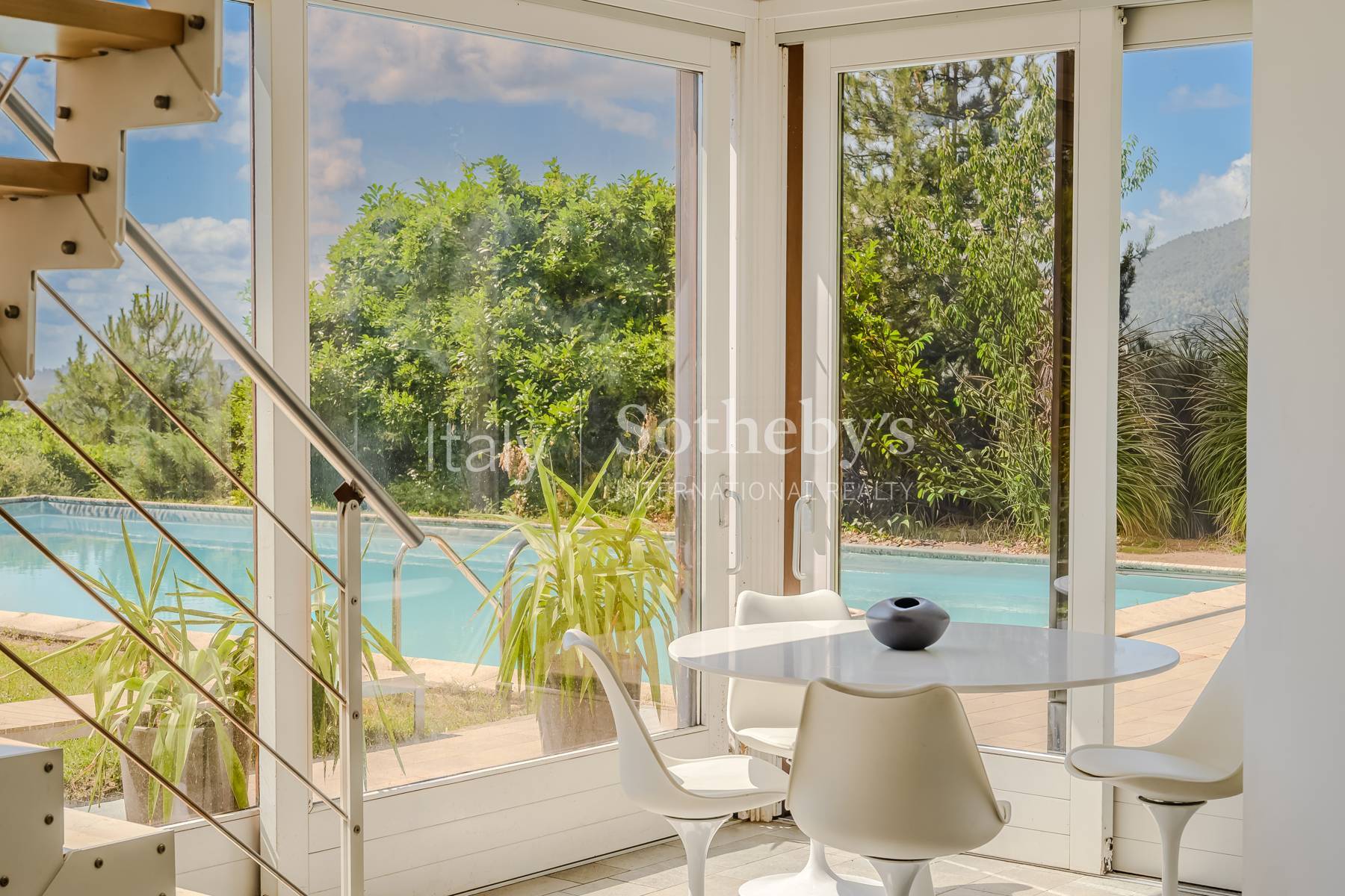  Contemporary villa with swimming pool and private park - 物件實景