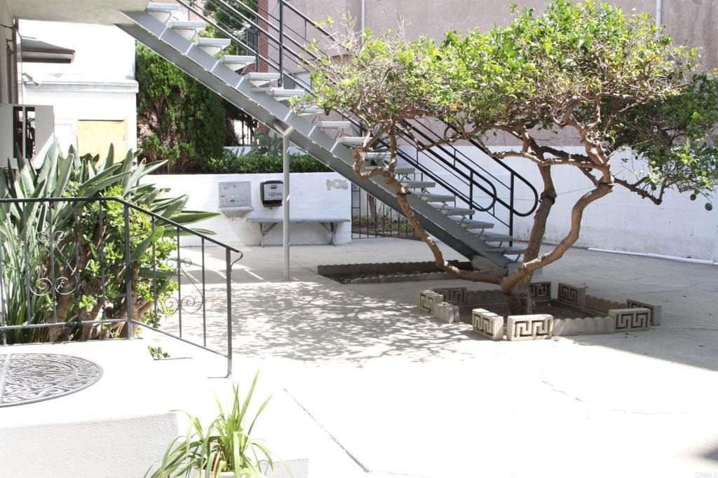 Los Angeles, California, 90025, United States, ,Residential,For Sale,1898736