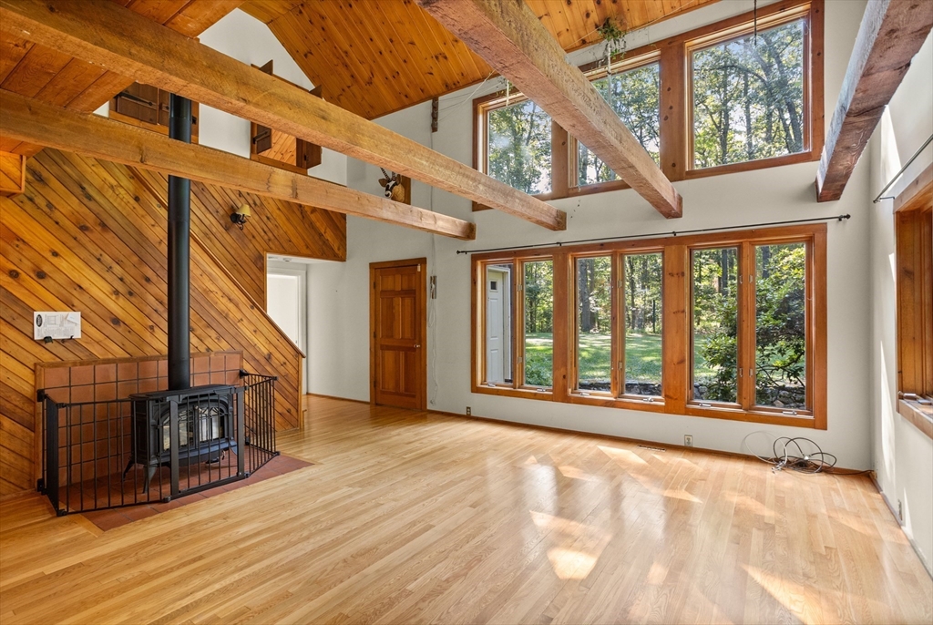 Sudbury, Massachusetts, 01776, United States, 4 Bedrooms Bedrooms, ,3 BathroomsBathrooms,Residential,For Sale,1940388