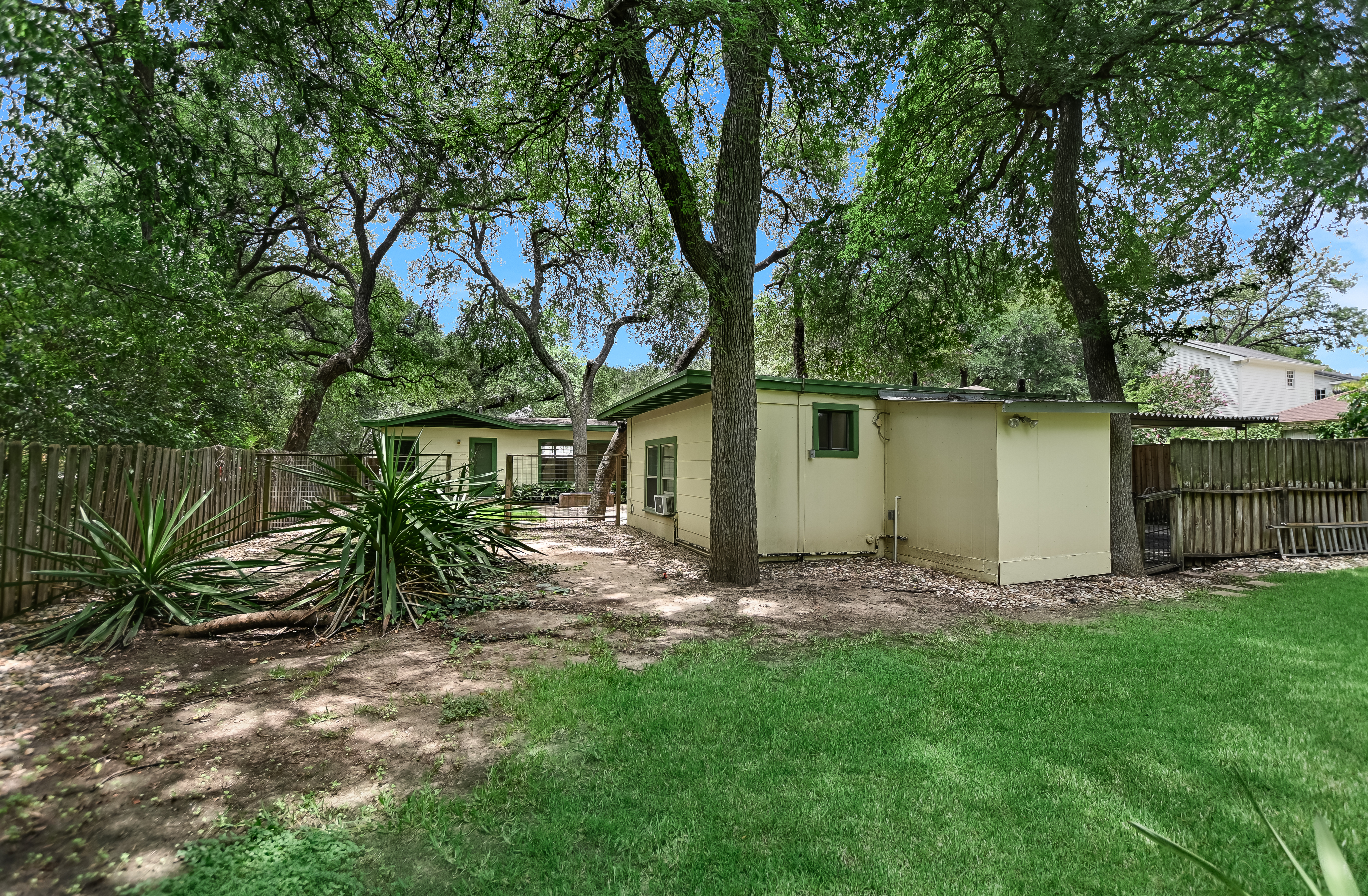  JUST LISTED in Tarrytown - 物件實景