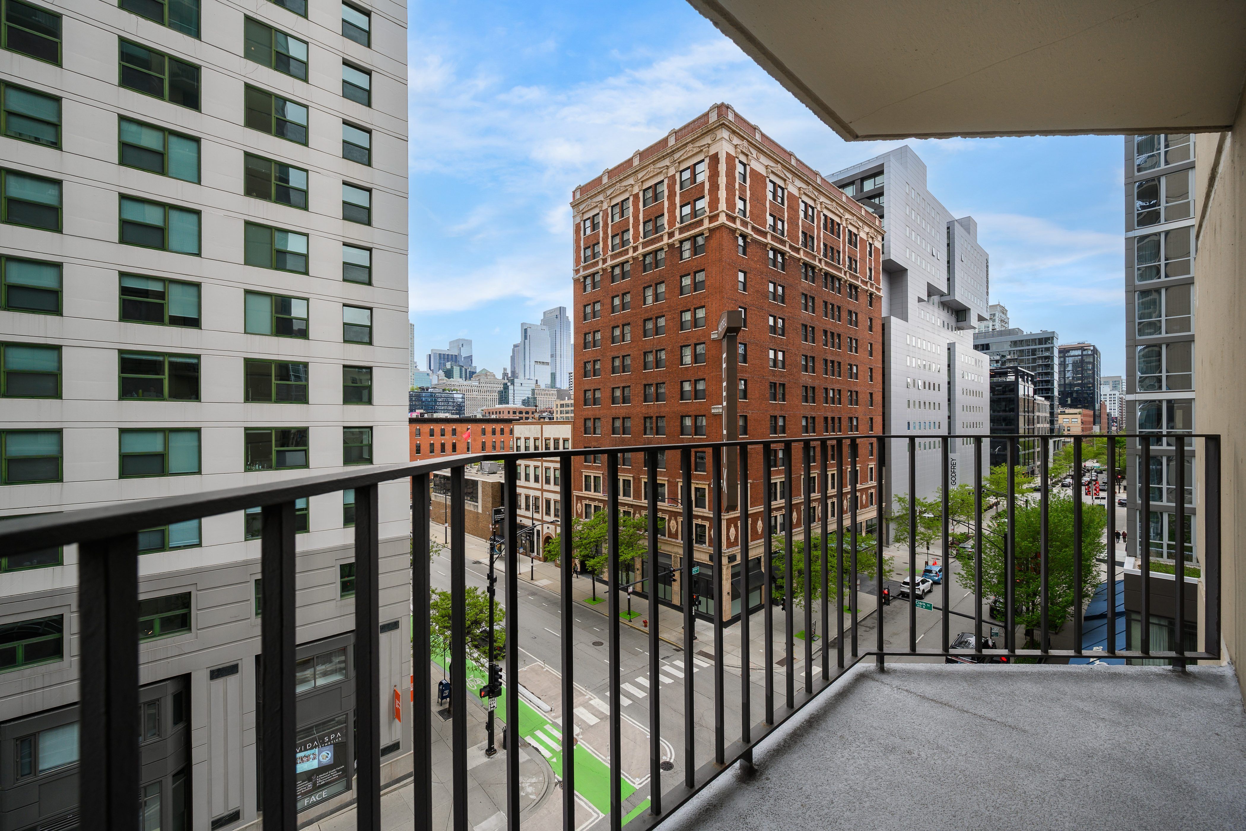  Corner Condo in River North