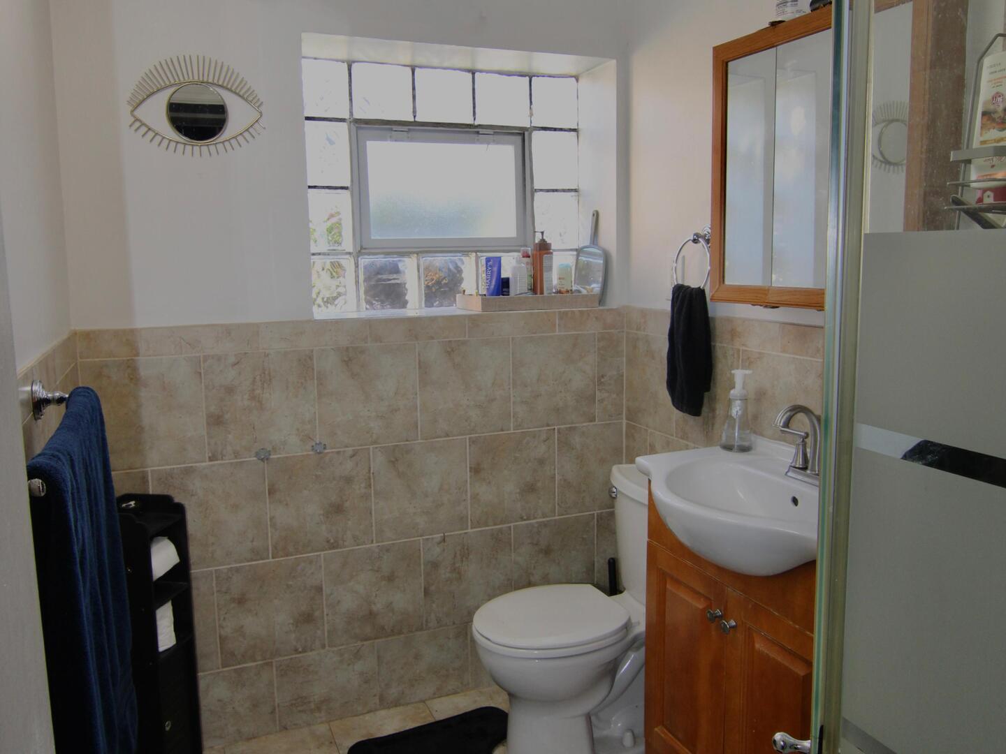 Niles, Illinois, 60714, United States, 5 Bedrooms Bedrooms, ,Residential,For Sale,1990948