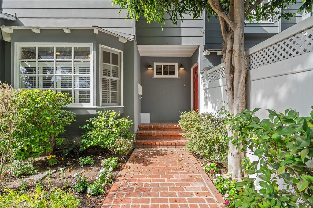 Studio City, California, 91602, United States, 5 Bedrooms Bedrooms, ,4 BathroomsBathrooms,Residential,For Sale,1947106
