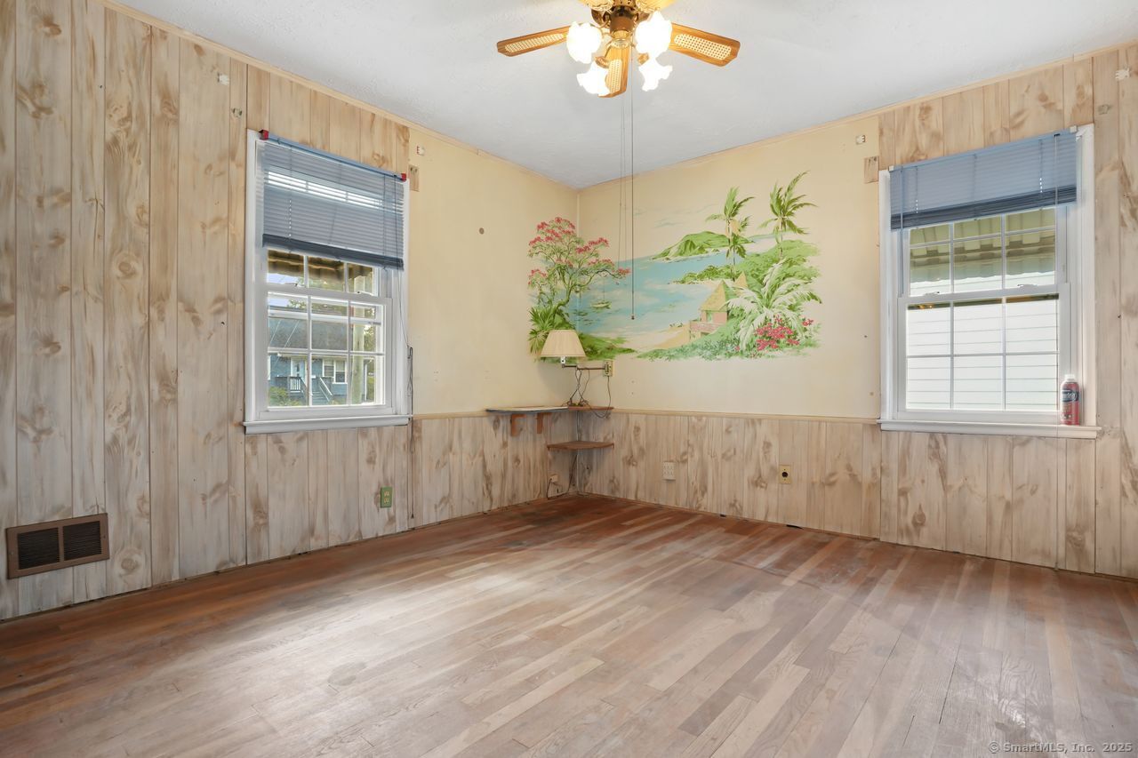 Stratford, Connecticut, 06615, United States, 3 Bedrooms Bedrooms, ,1 BathroomBathrooms,Residential,For Sale,1965569