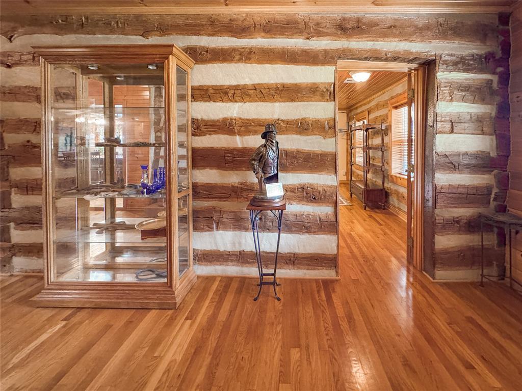 Fort Gibson, Oklahoma, 74434, United States, 2 Bedrooms Bedrooms, ,3 BathroomsBathrooms,Residential,For Sale,1982810