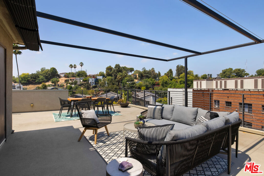 Los Angeles, California, 90026, United States, 3 Bedrooms Bedrooms, ,4 BathroomsBathrooms,Residential,For Sale,1927240