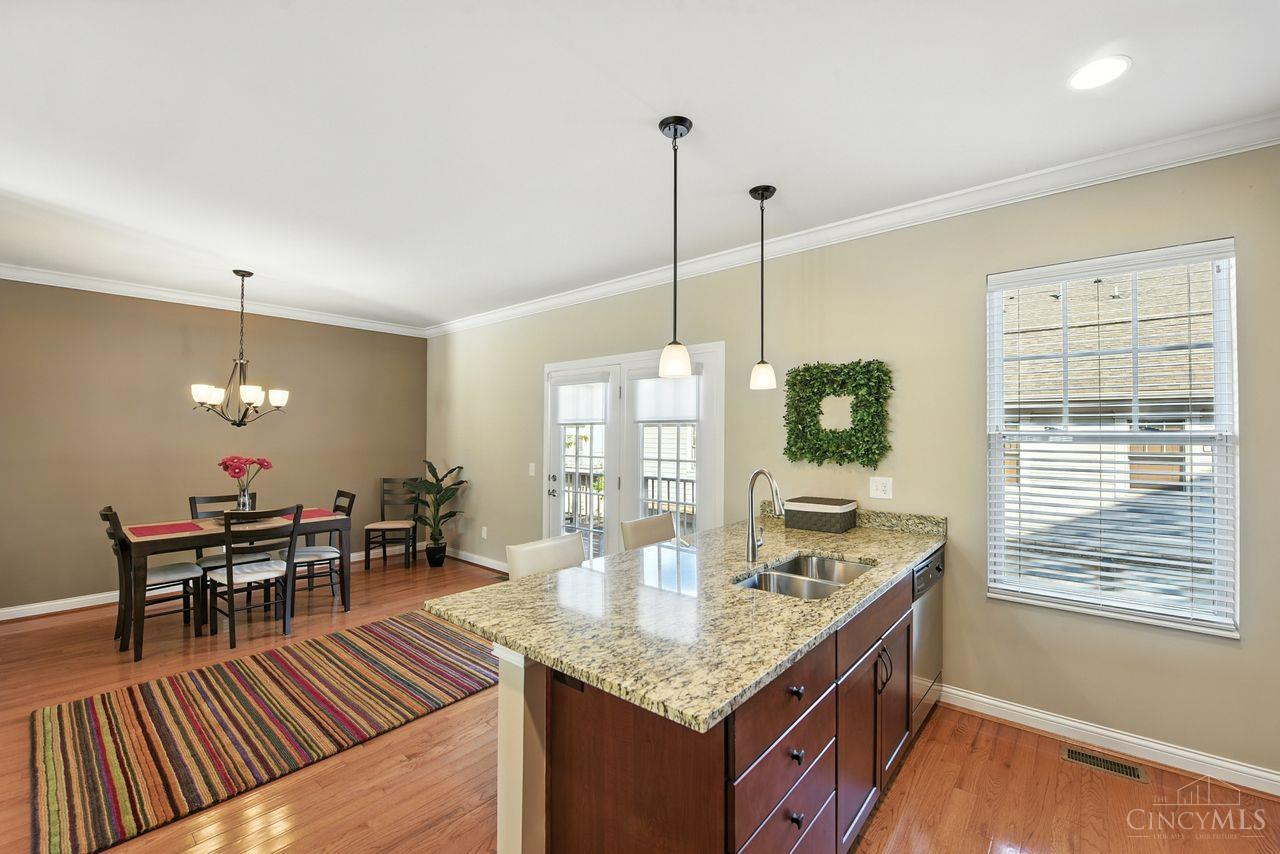 Cincinnati, Ohio, 45209, United States, 2 Bedrooms Bedrooms, ,4 BathroomsBathrooms,Residential,For Sale,1940241
