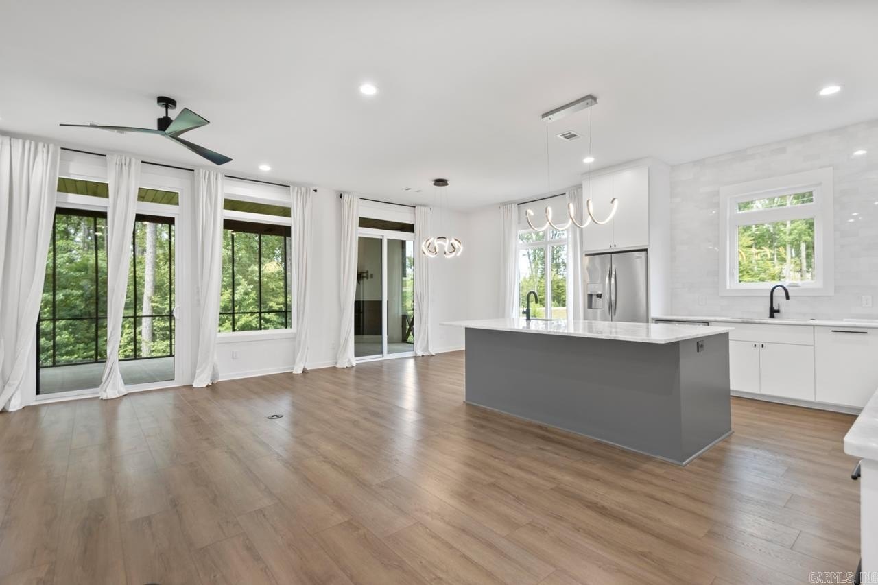 Bryant, Arkansas, 72022, United States, 5 Bedrooms Bedrooms, ,5 BathroomsBathrooms,Residential,For Sale,1978792