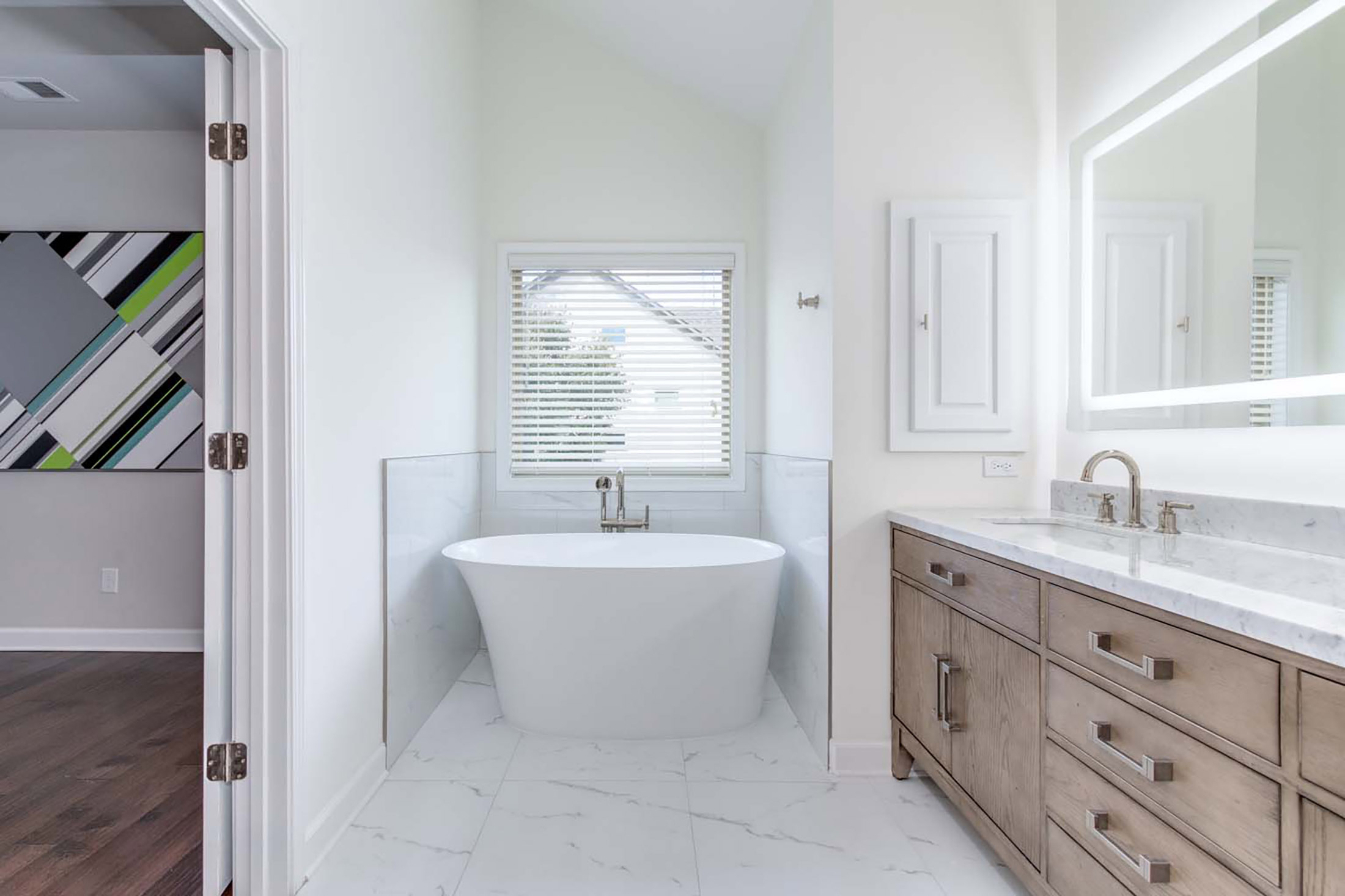  Four-Bedroom Brick Corner Lot in Jamestown - 物件實景