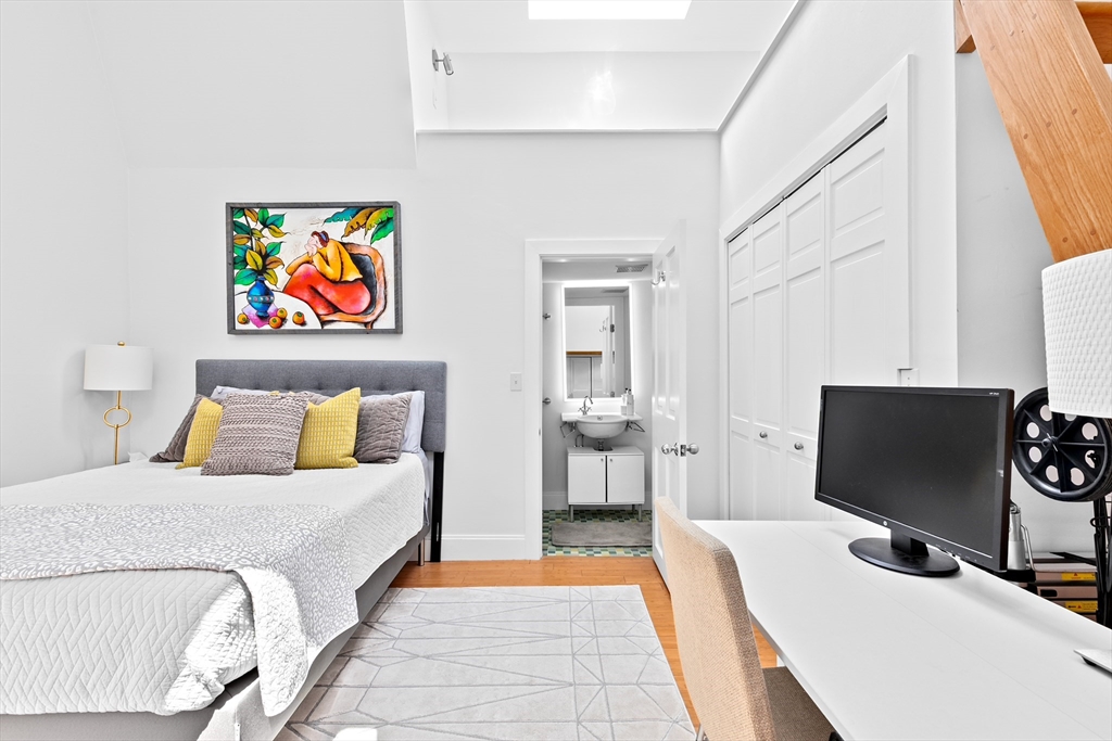 Boston, Massachusetts, 02116, United States, 2 Bedrooms Bedrooms, ,2 BathroomsBathrooms,Residential,For Sale,1951176