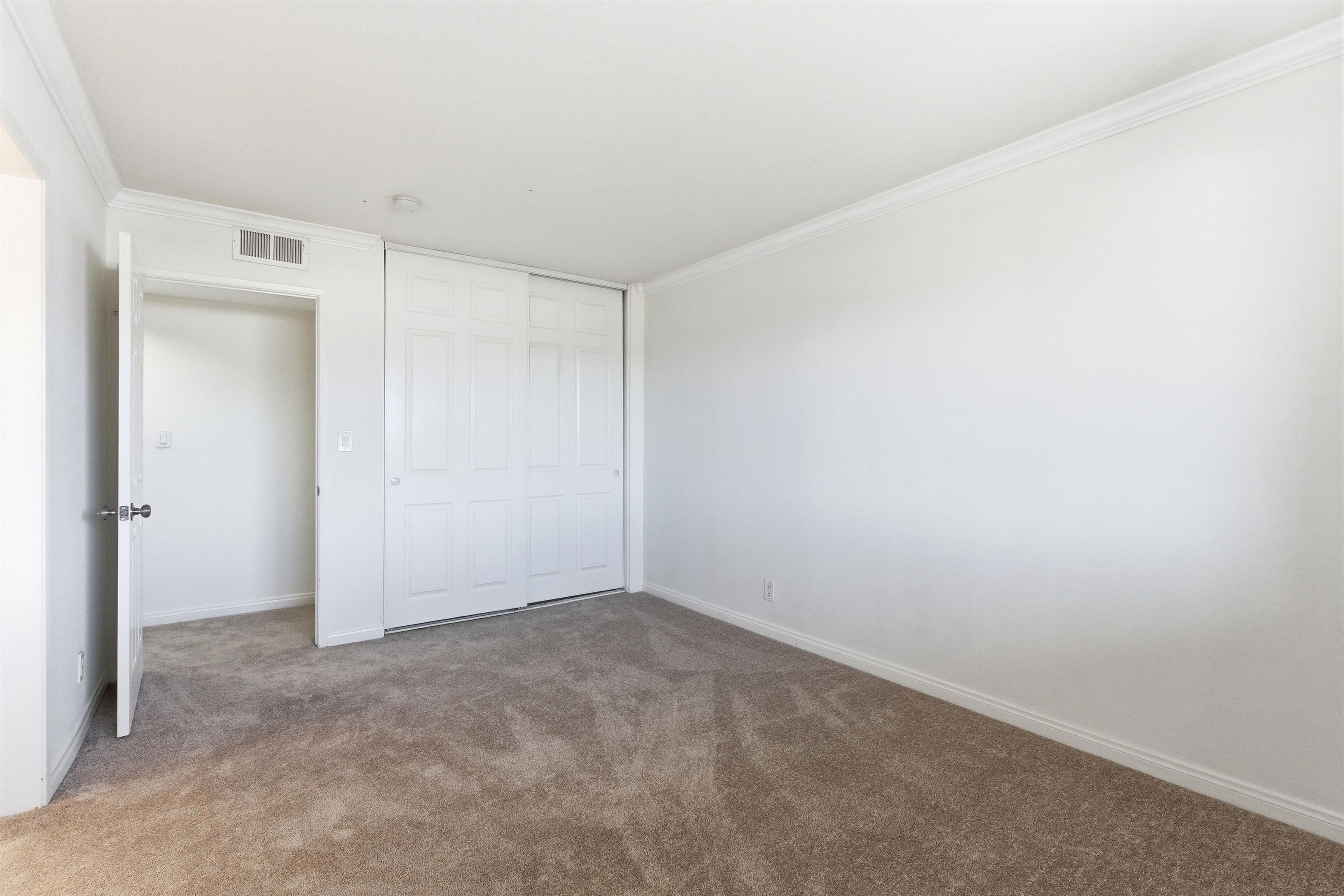  1015 East Spazier Avenue, Unit 205 - 物件實景
