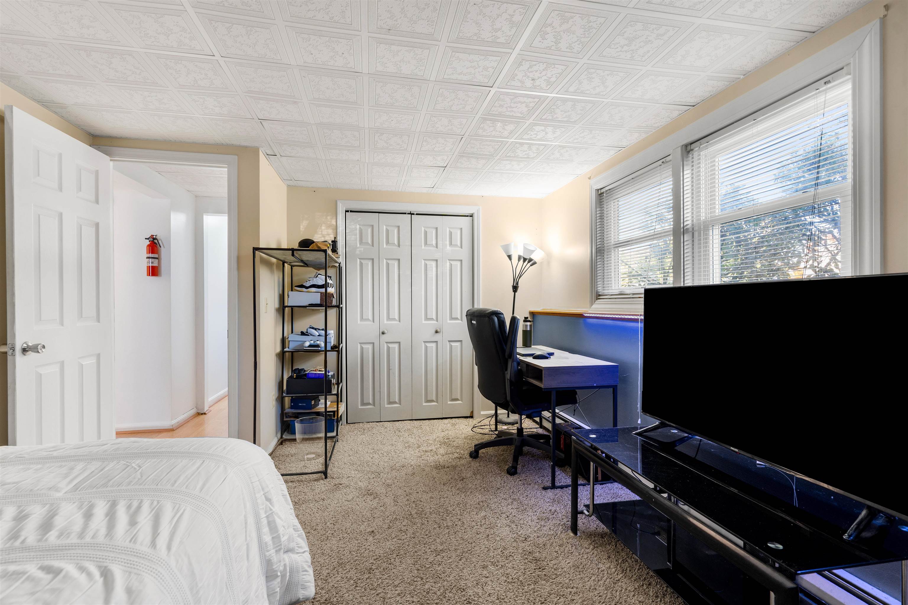 Manchester, New Hampshire, 03103, United States, 3 Bedrooms Bedrooms, ,2 BathroomsBathrooms,Residential,For Sale,1989722