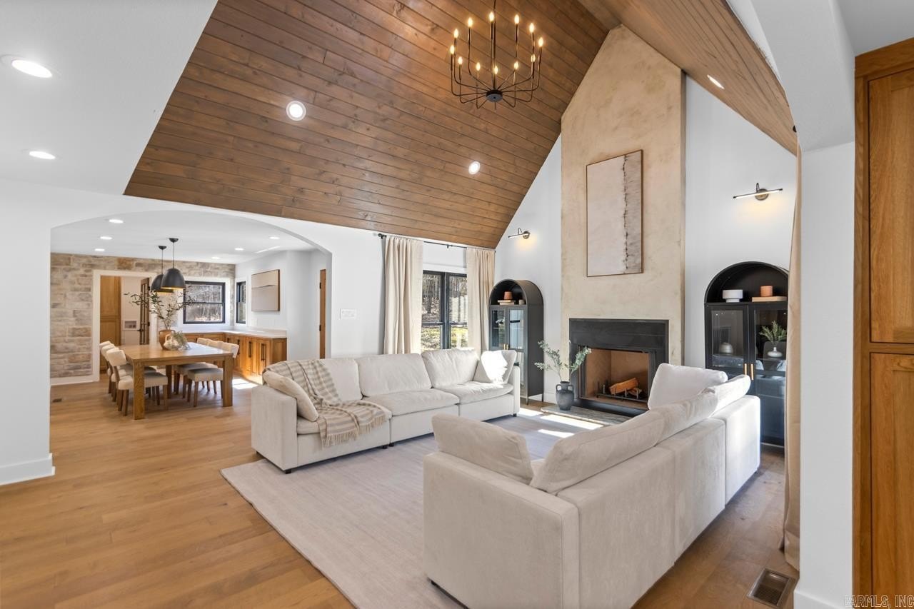 Alexander, Arkansas, 72002, United States, 6 Bedrooms Bedrooms, ,4 BathroomsBathrooms,Residential,For Sale,1986136