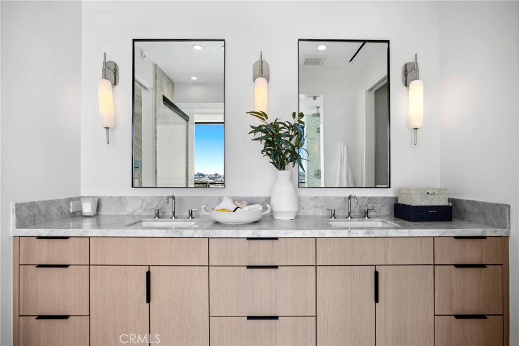Corona del Mar, California, 92625, United States, 4 Bedrooms Bedrooms, ,5 BathroomsBathrooms,Residential,For Sale,1903462