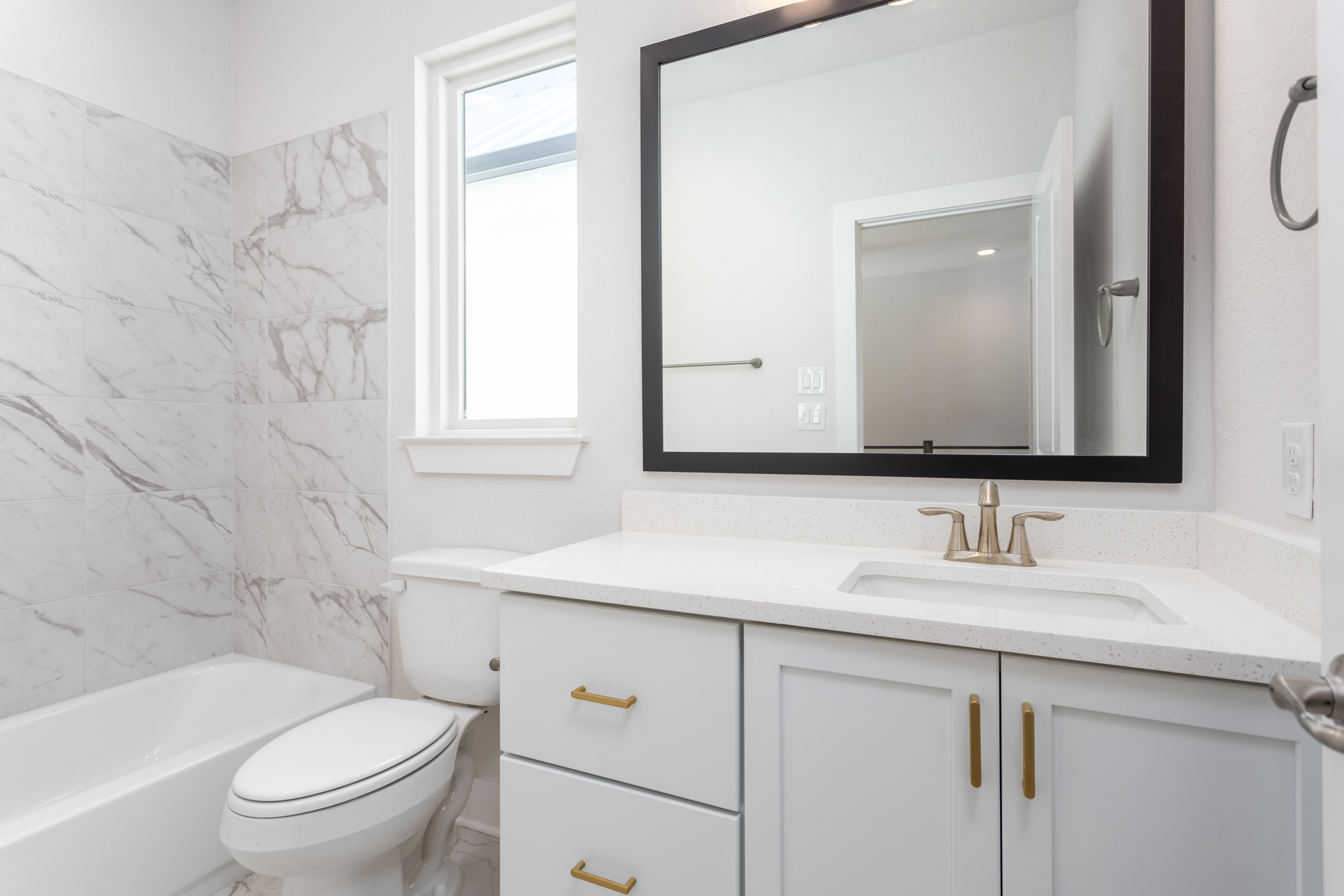  Upscale Living in the Heart of Lavaca - 物件實景