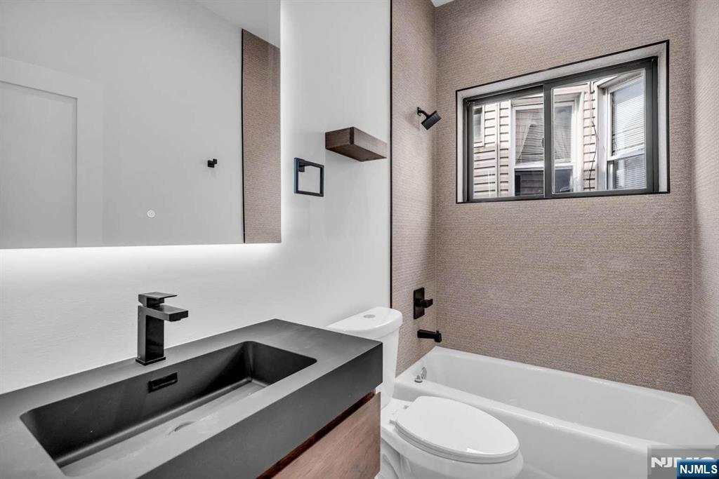 Jersey City, New Jersey, 07306, United States, 2 Bedrooms Bedrooms, ,2 BathroomsBathrooms,Residential,For Sale,1926297