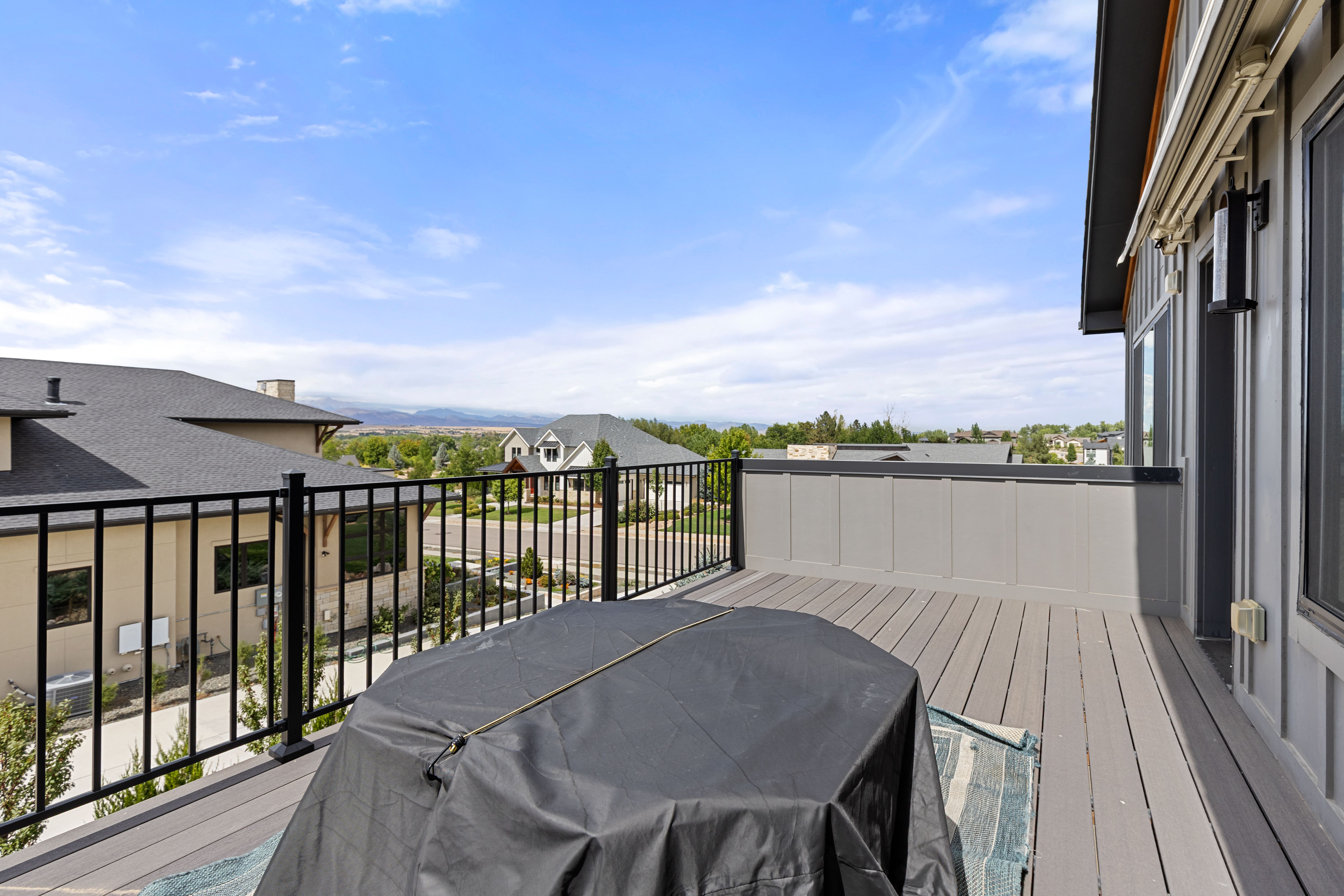  Amazing Opportunity For Multigenerational Living - 物件實景
