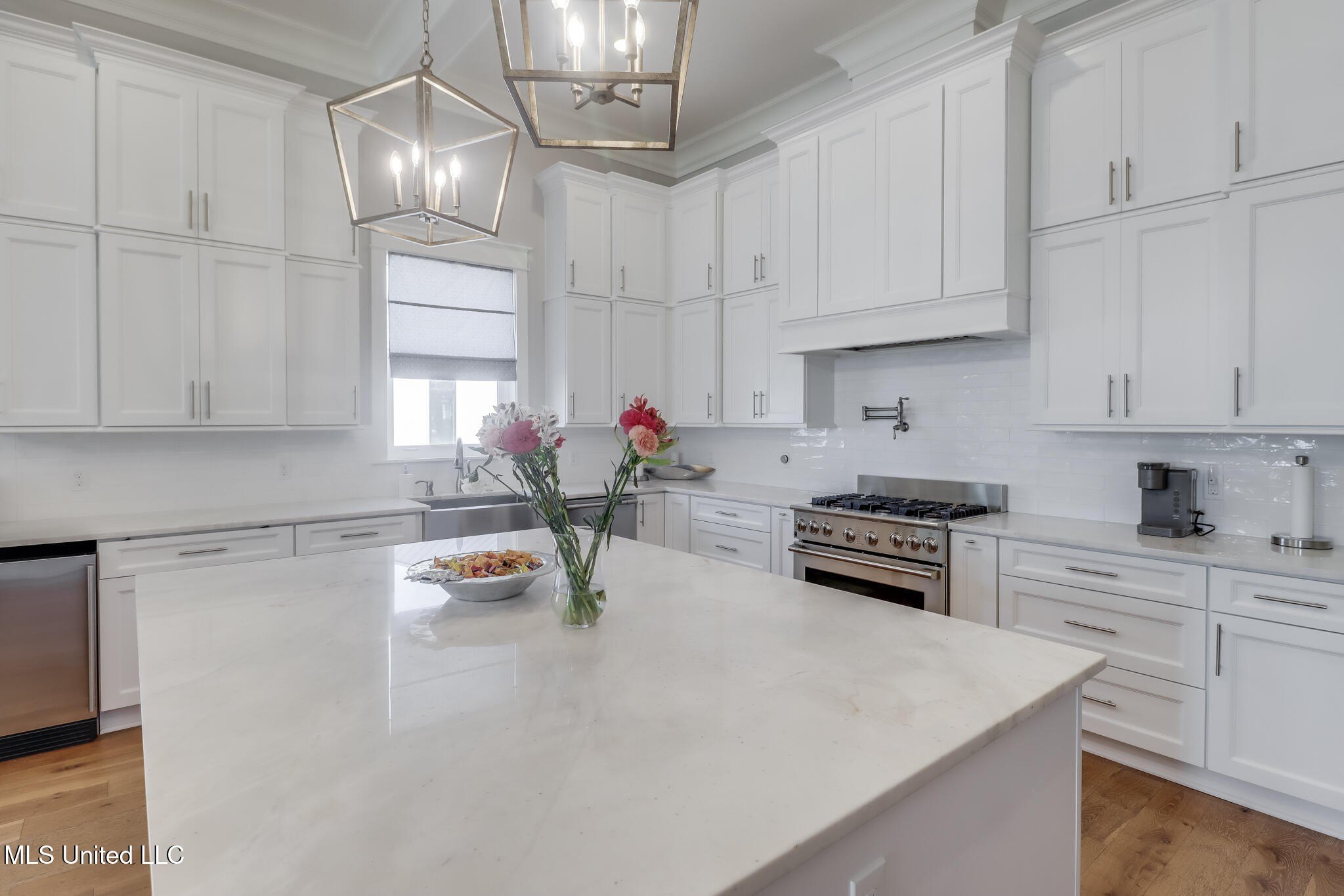 Gulfport, Mississippi, 39501, United States, 5 Bedrooms Bedrooms, ,4 BathroomsBathrooms,Residential,For Sale,1983145