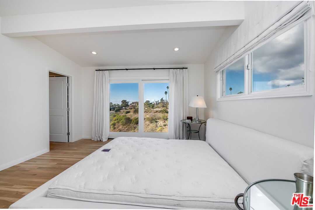 Malibu, California, 90265, United States, 3 Bedrooms Bedrooms, ,2 BathroomsBathrooms,Residential,For Sale,1868514