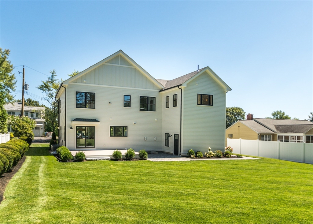 Waltham, Massachusetts, 02452, United States, 6 Bedrooms Bedrooms, ,4 BathroomsBathrooms,Residential,For Sale,1891361