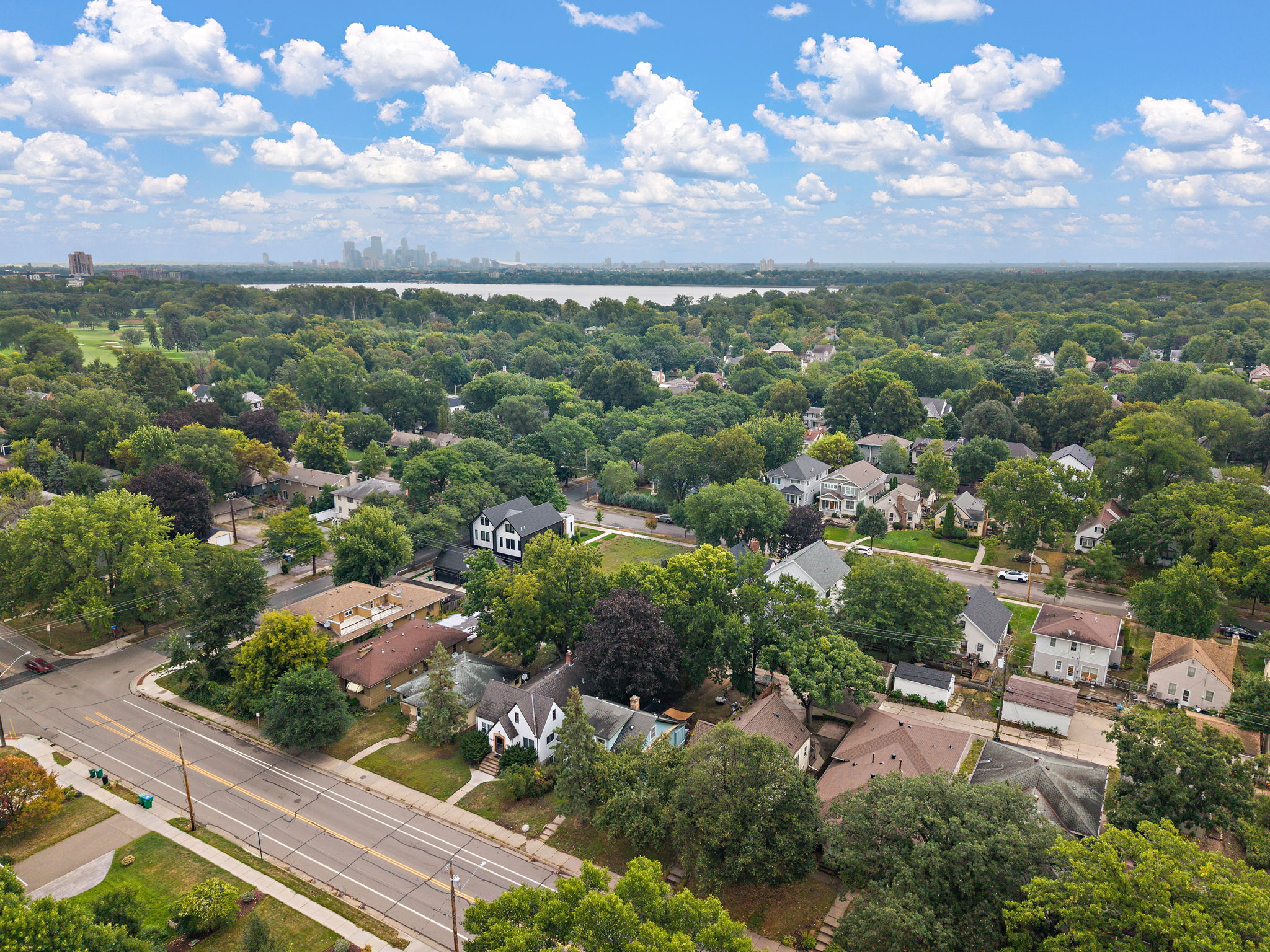  Classic Character and Exceptional Space in Linden Hills - 物件實景