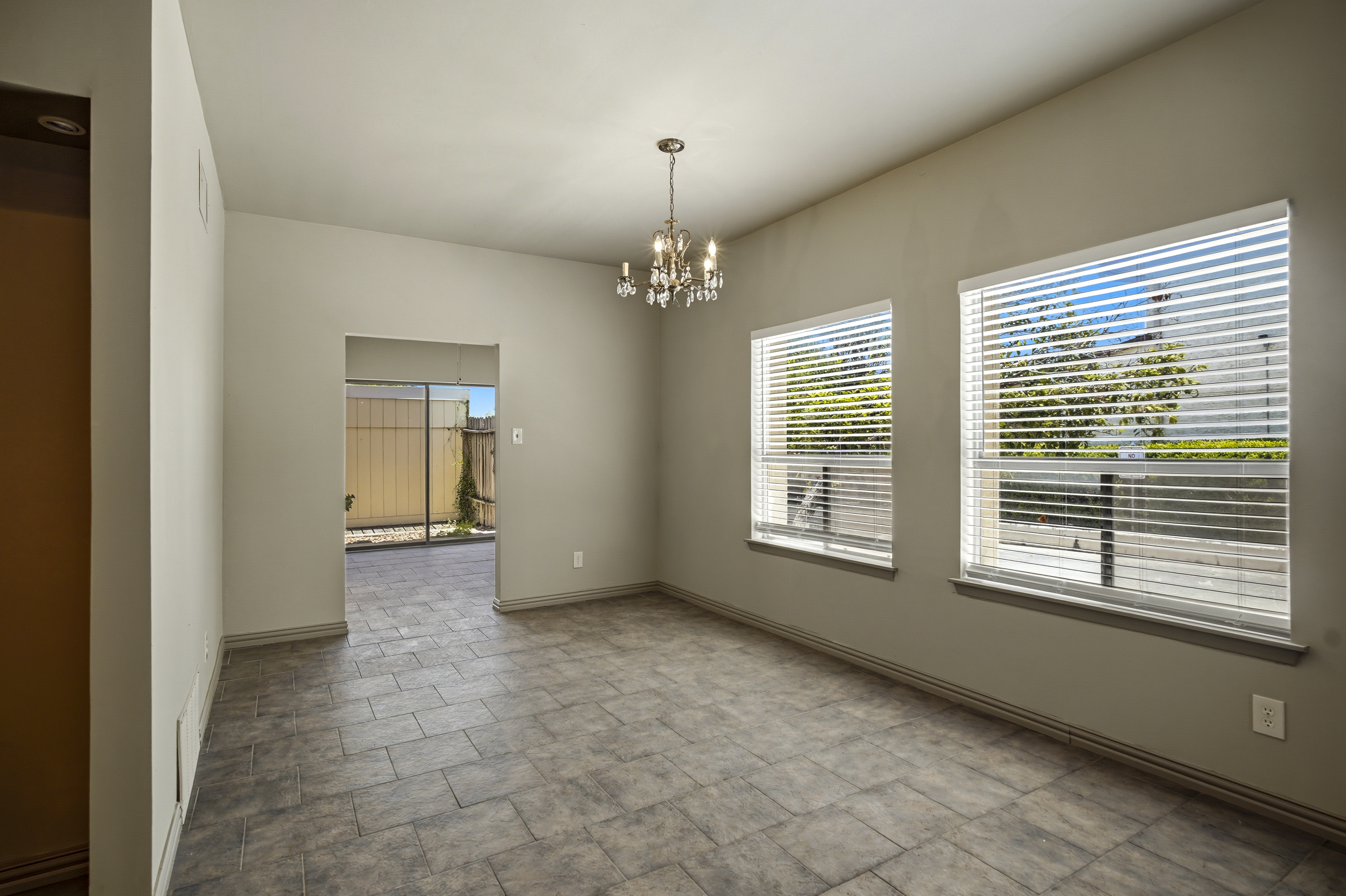  Move-In Ready Condo in Prime Location - 物件實景