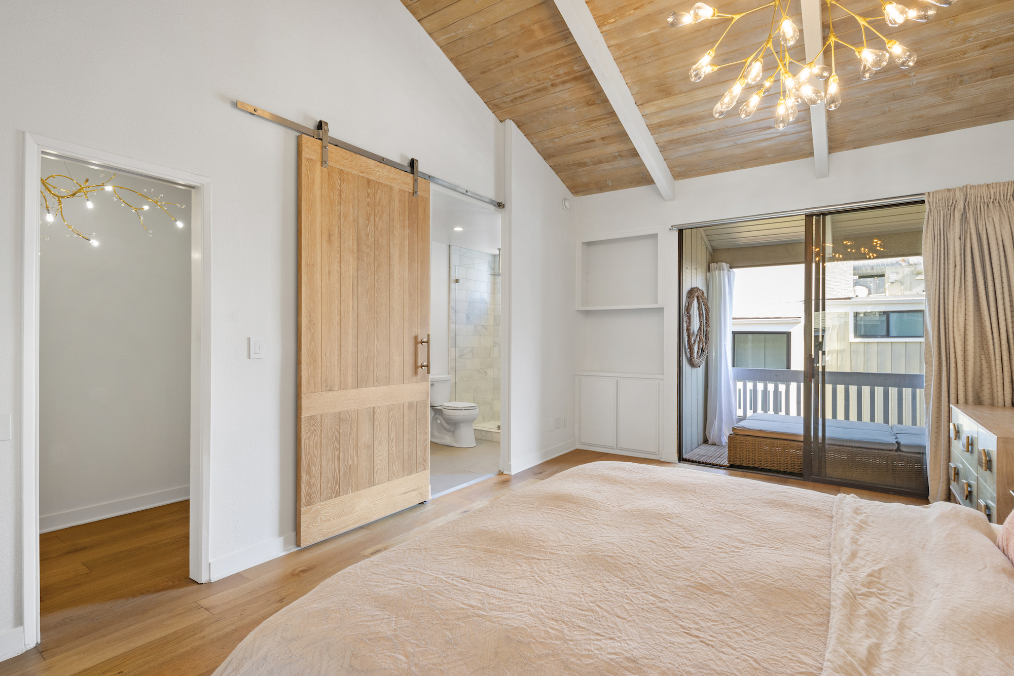 Los Angeles, California, 90025, United States, 2 Bedrooms Bedrooms, ,3 BathroomsBathrooms,Residential,For Sale,1860542